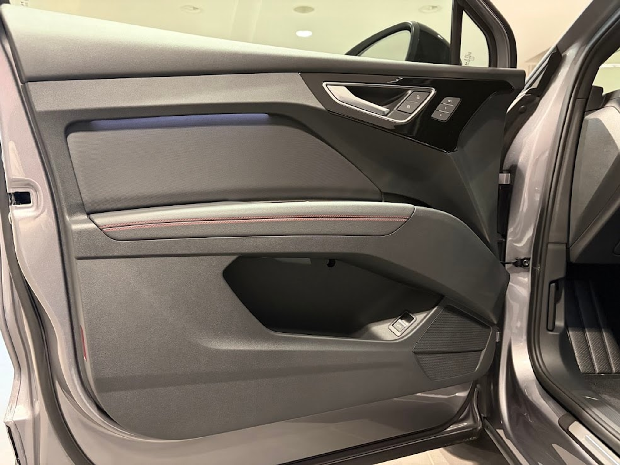 listing desktop thumbnail image 2