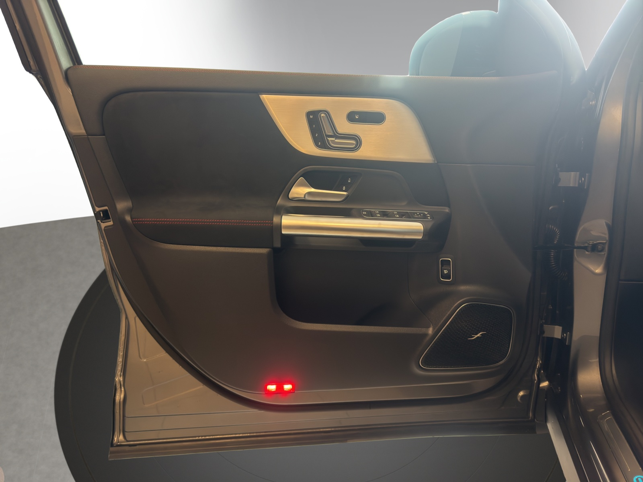 listing desktop thumbnail image 7