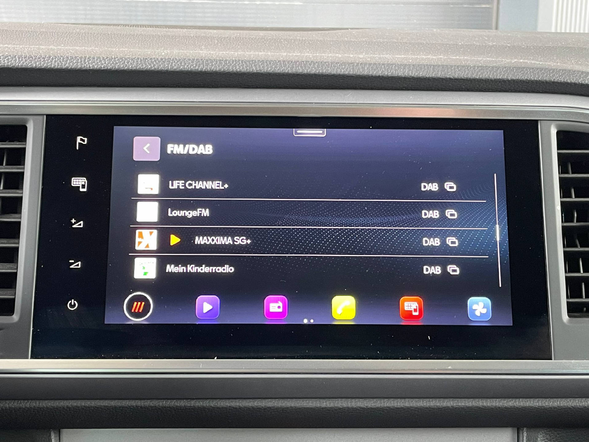 listing desktop thumbnail image 13