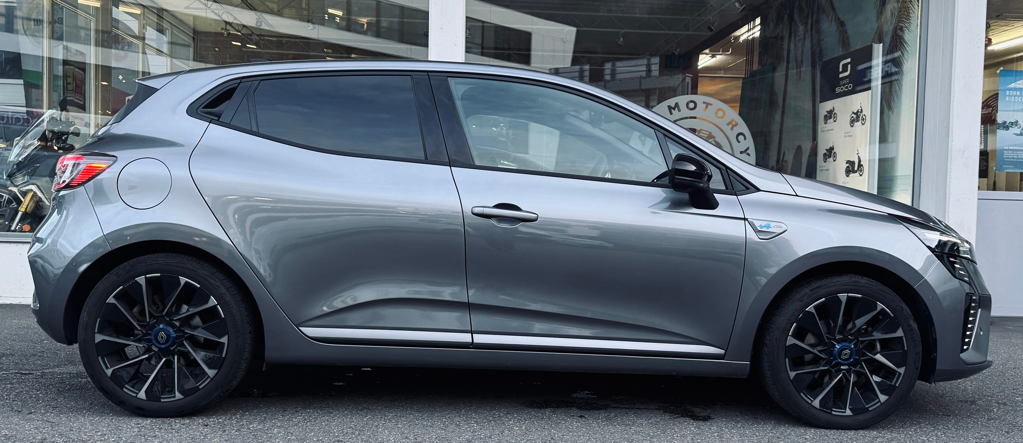 listing desktop thumbnail image 1