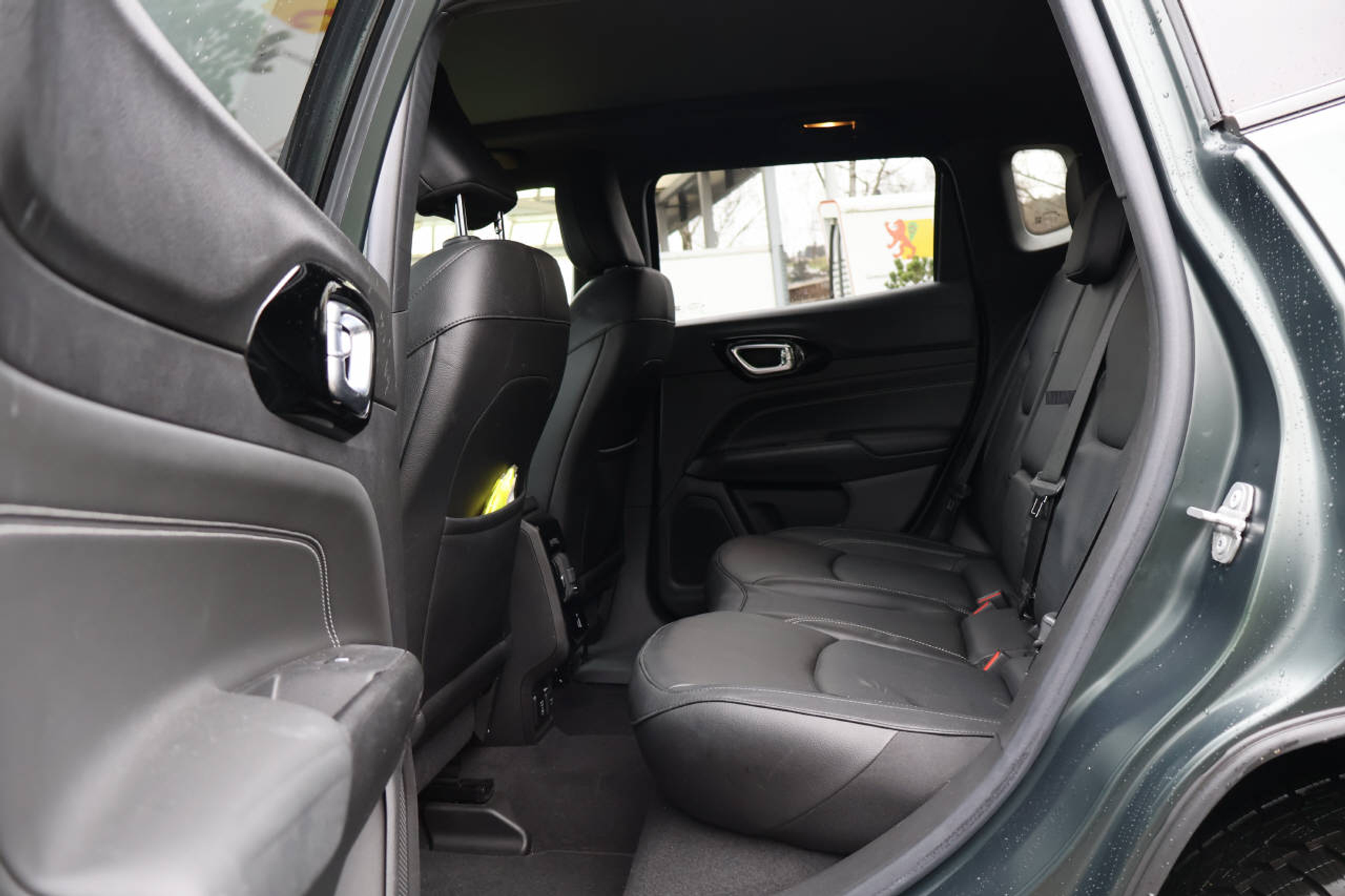 listing desktop thumbnail image 15