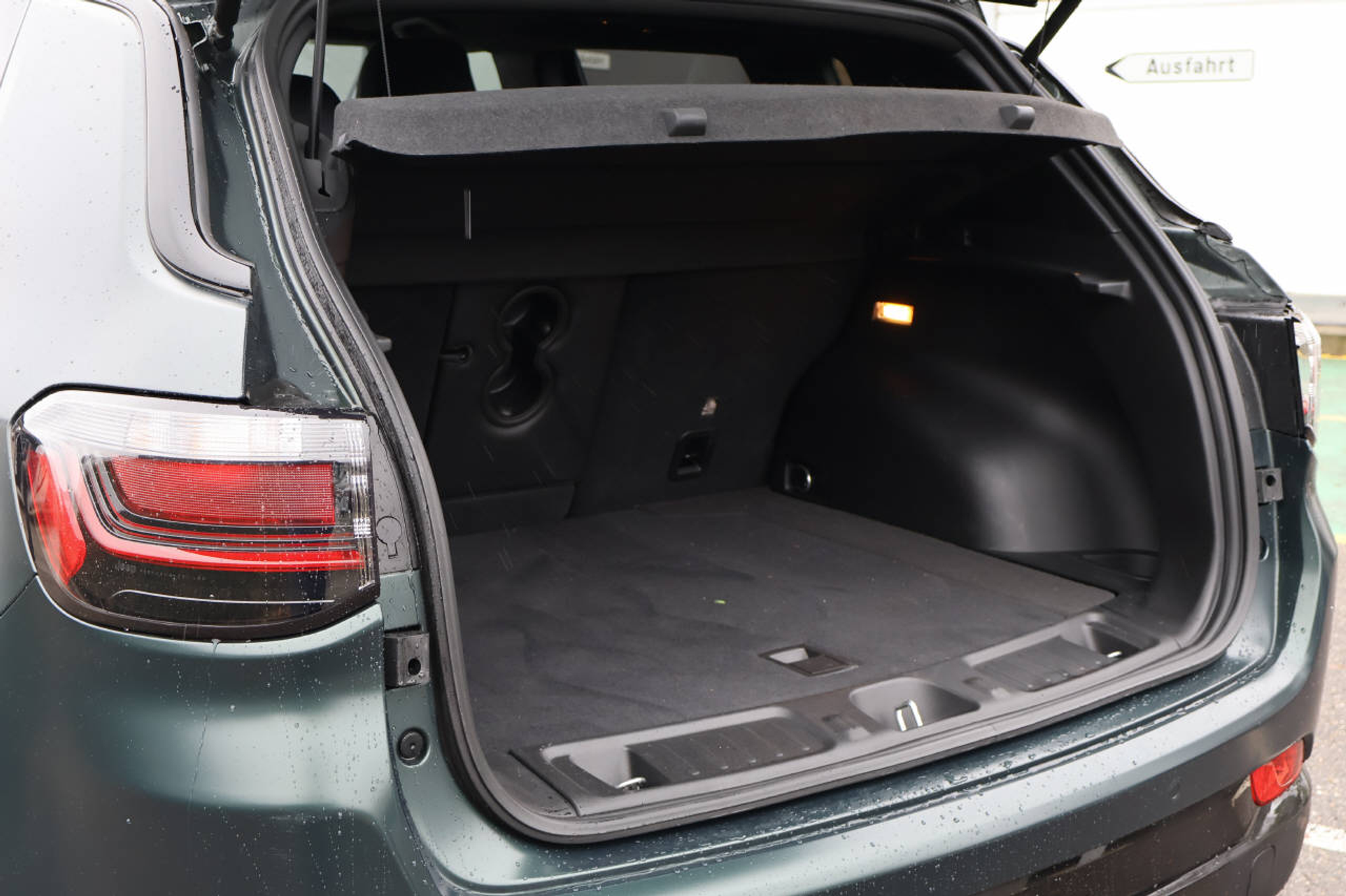 listing desktop thumbnail image 4