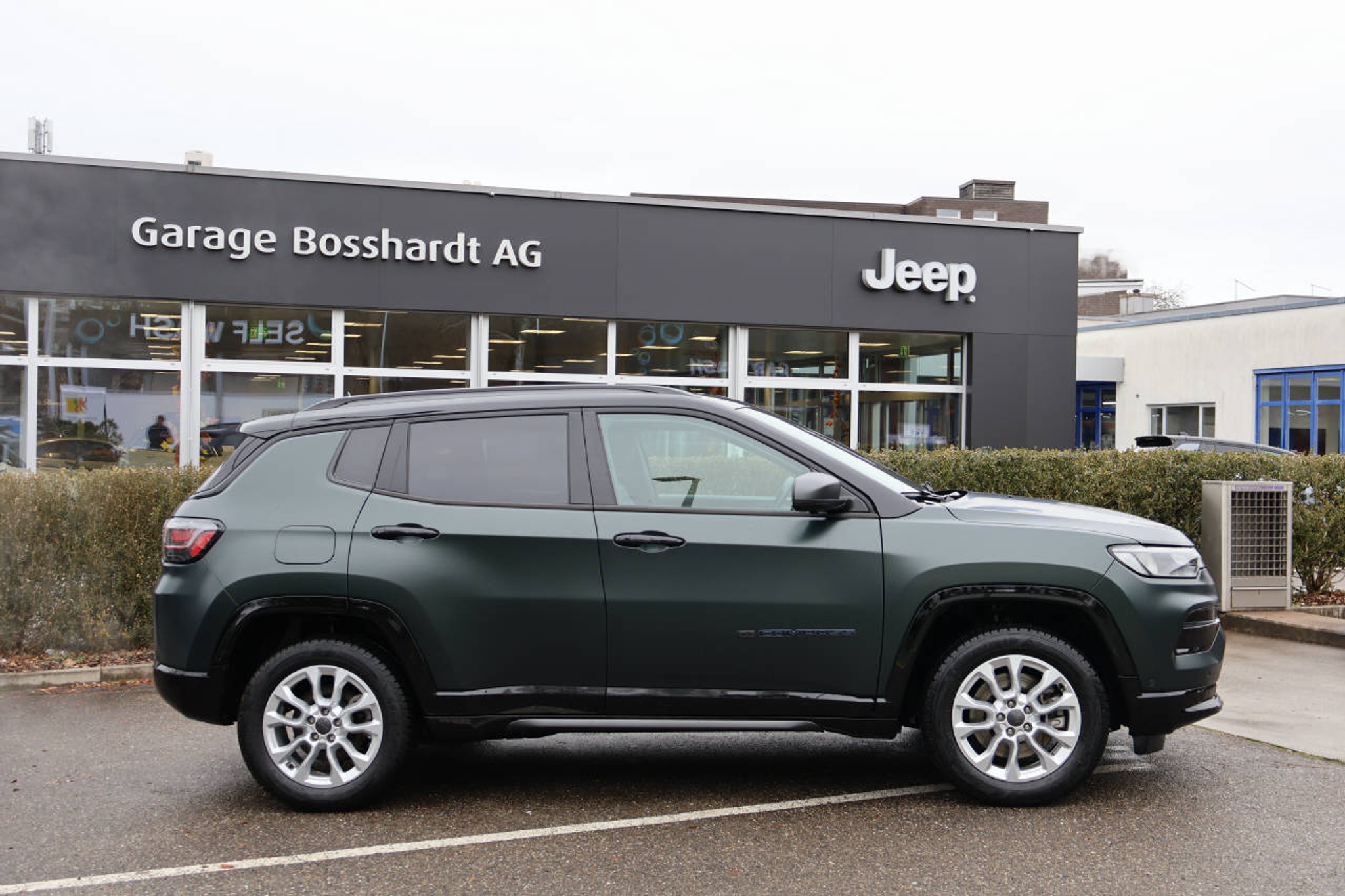 listing desktop thumbnail image 1