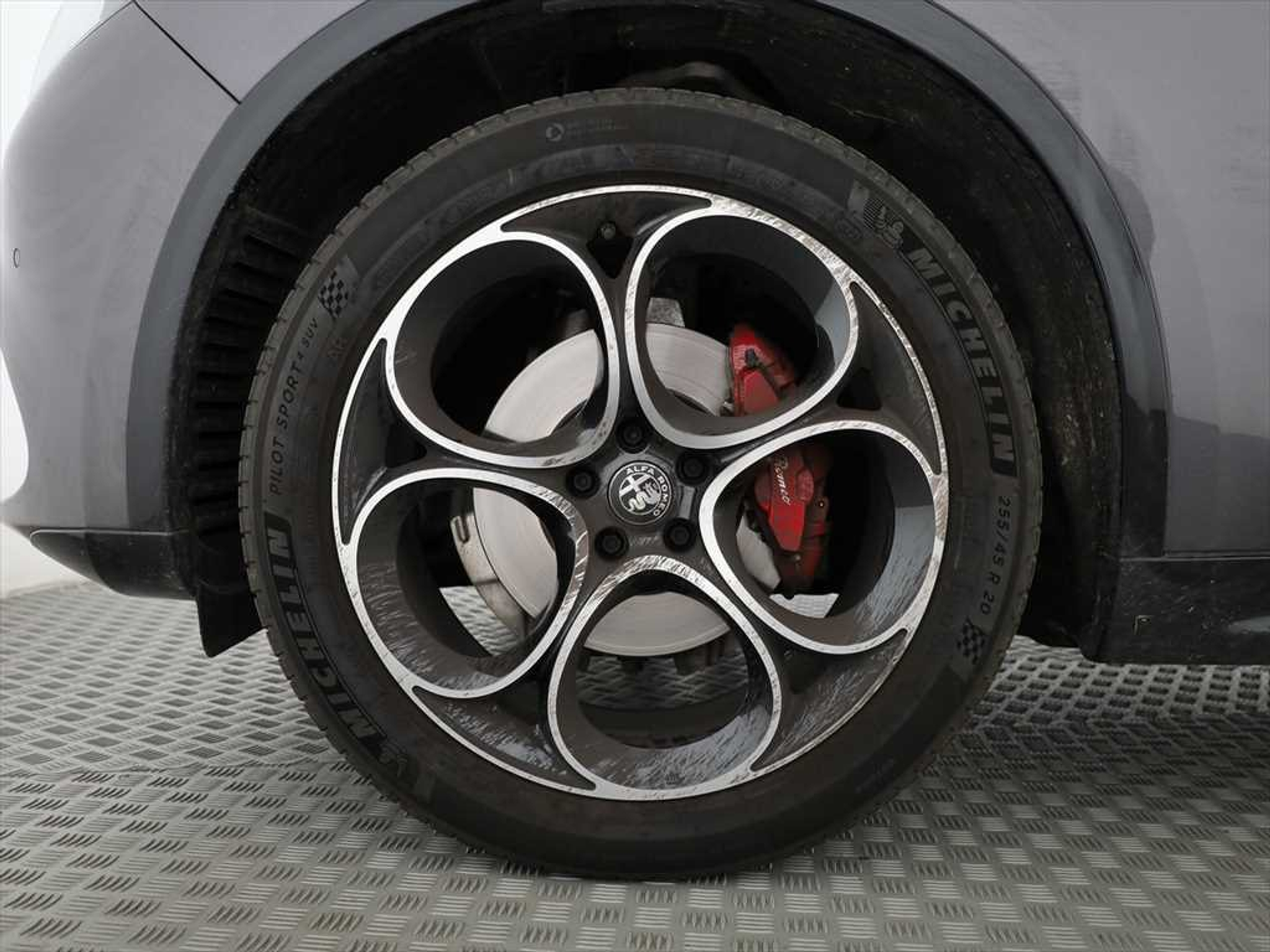 listing desktop thumbnail image 3