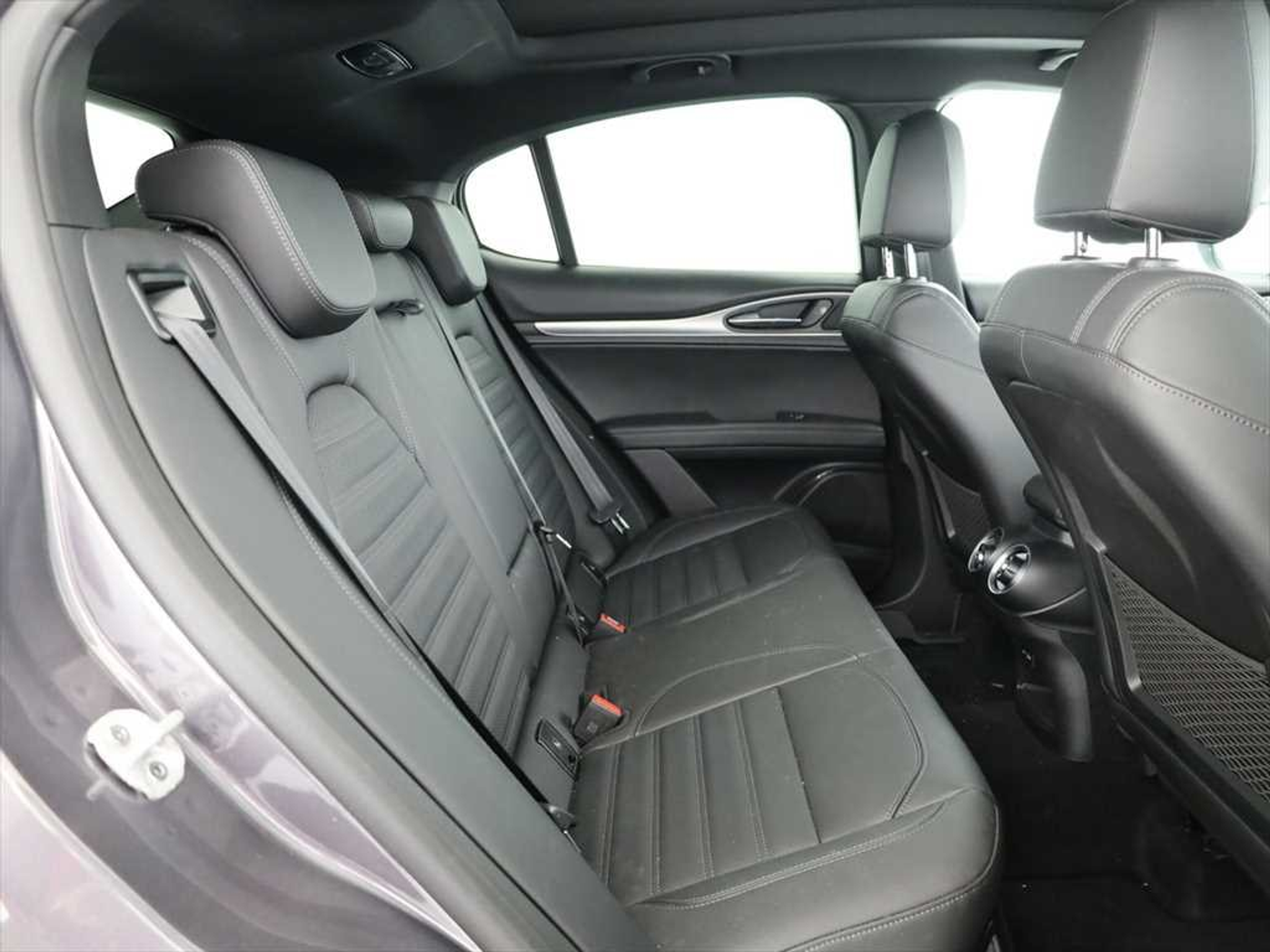 listing desktop thumbnail image 9