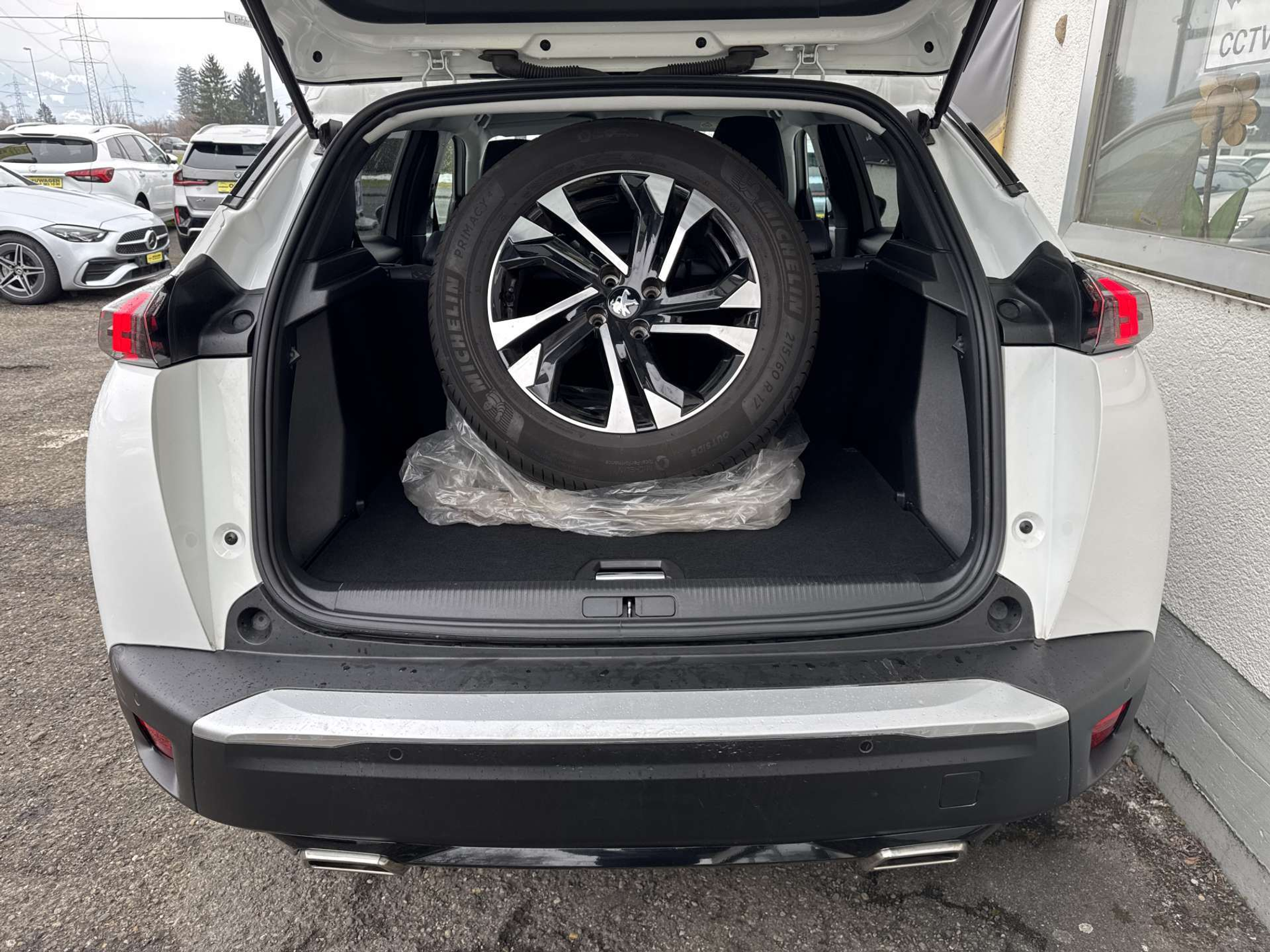 listing desktop thumbnail image 8