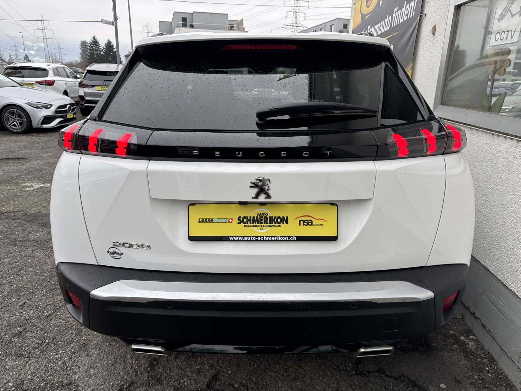 listing desktop thumbnail image 3