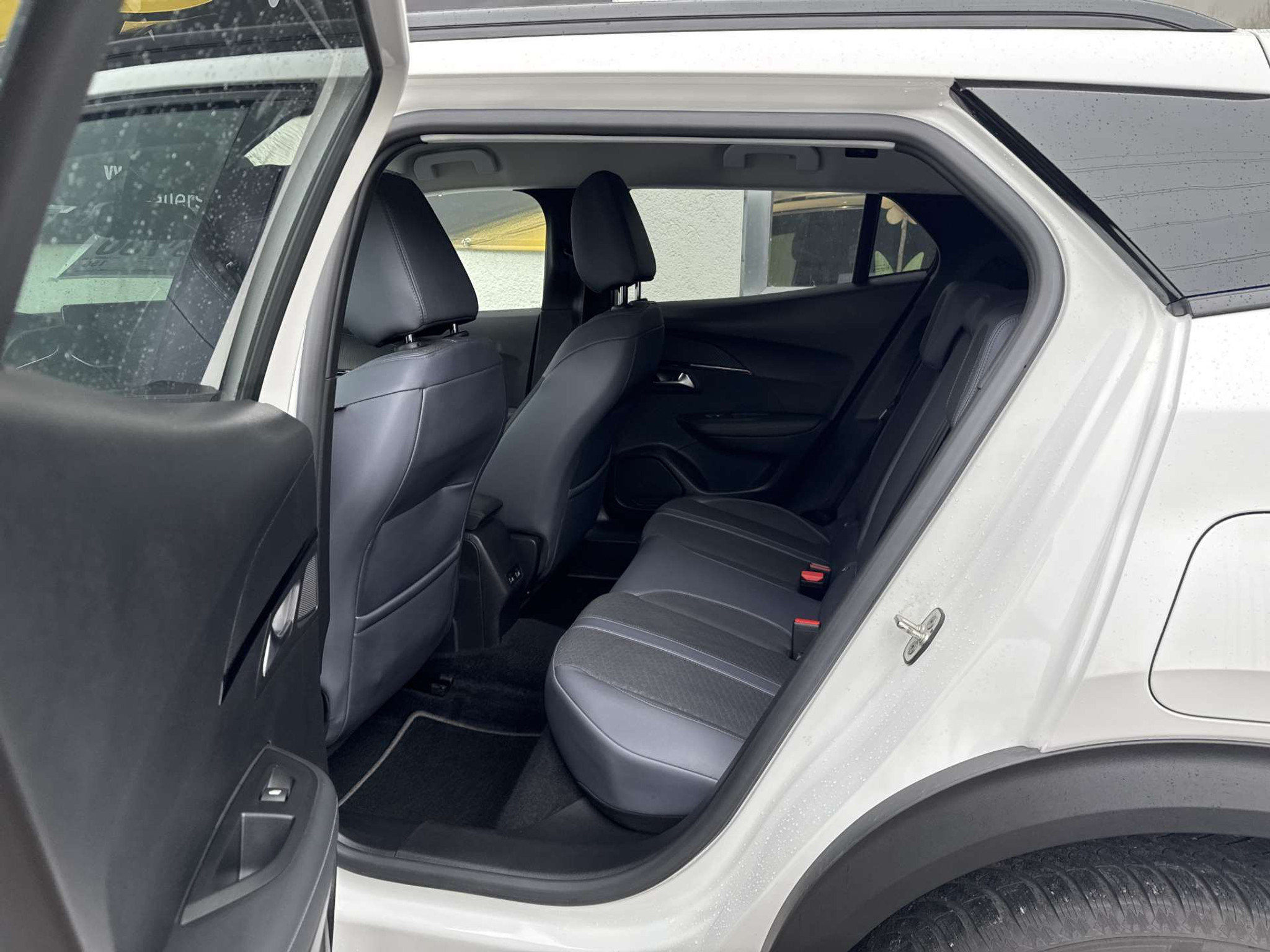 listing desktop thumbnail image 7