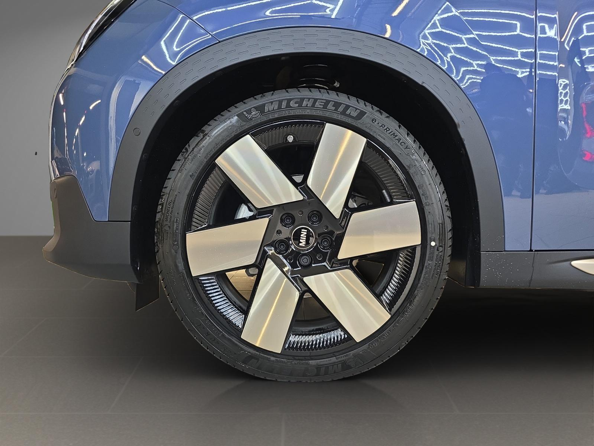 listing desktop thumbnail image 6