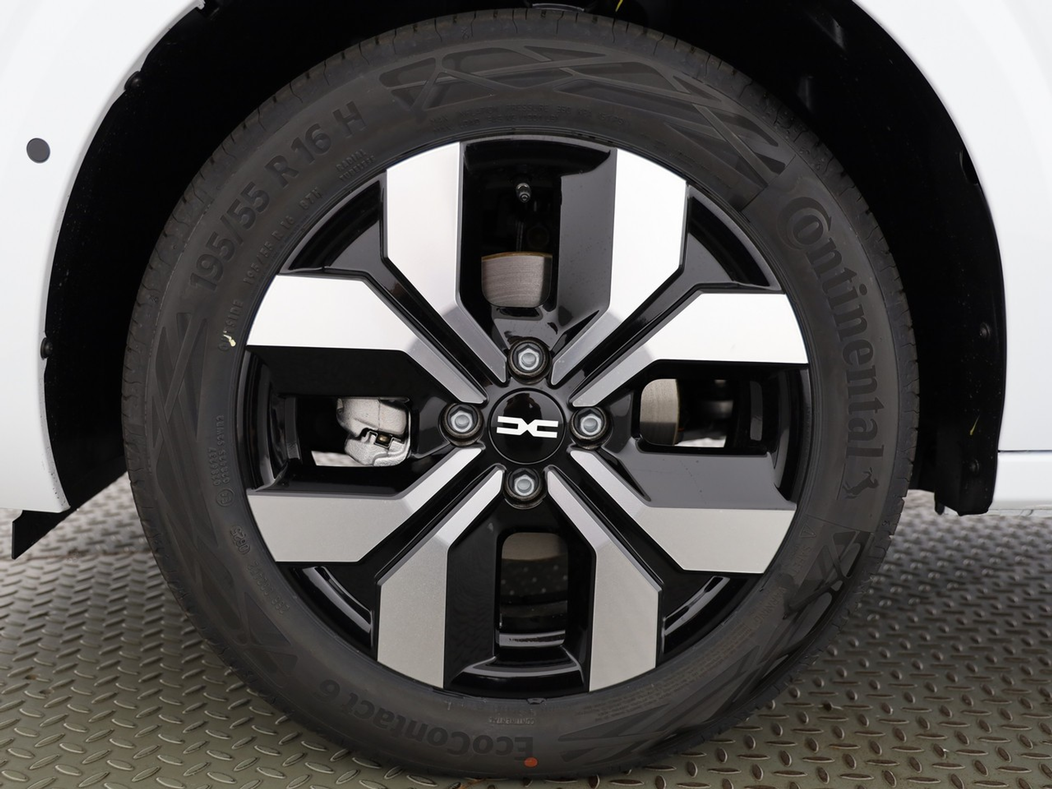 listing desktop thumbnail image 8