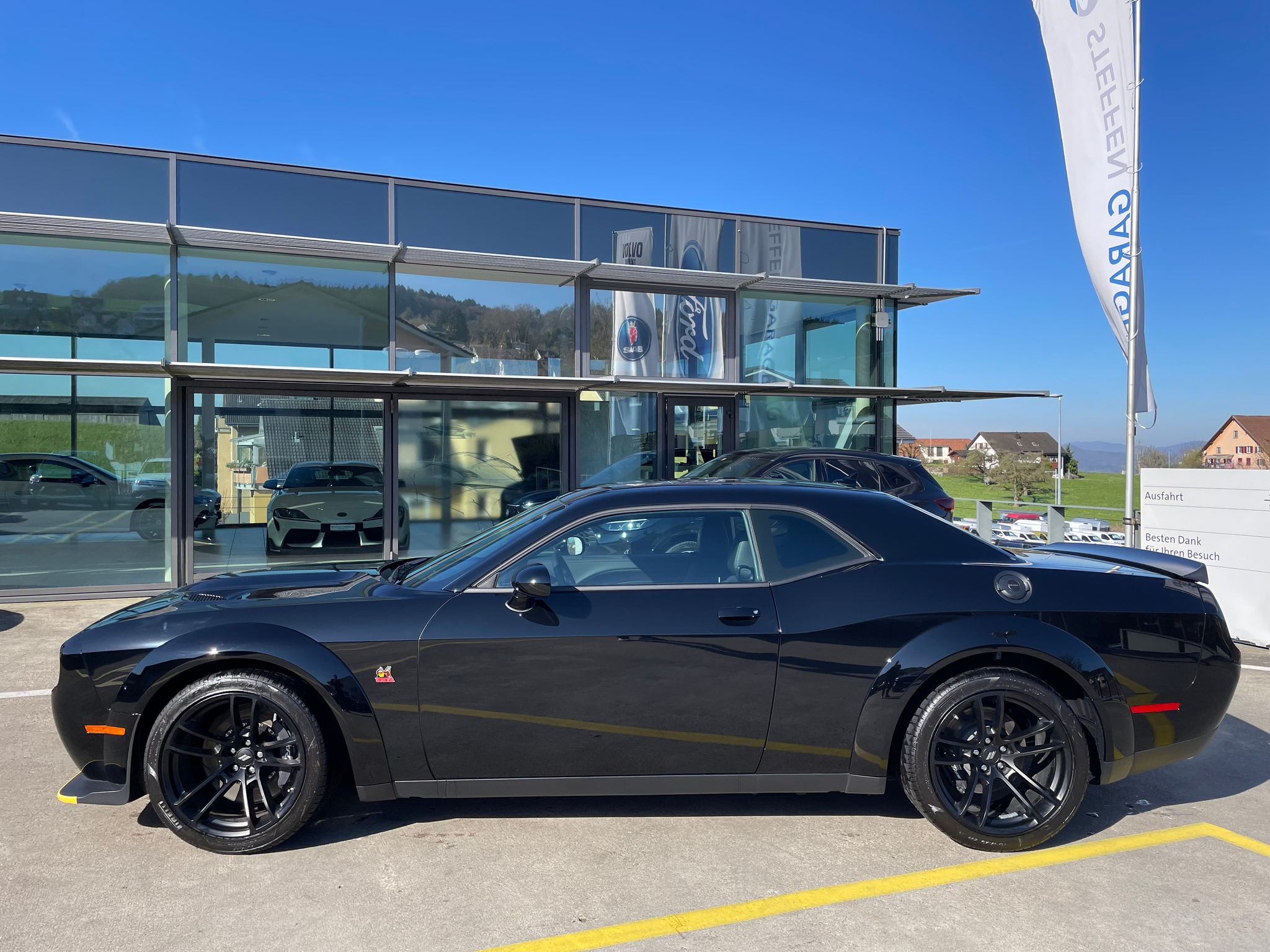 listing desktop thumbnail image 4