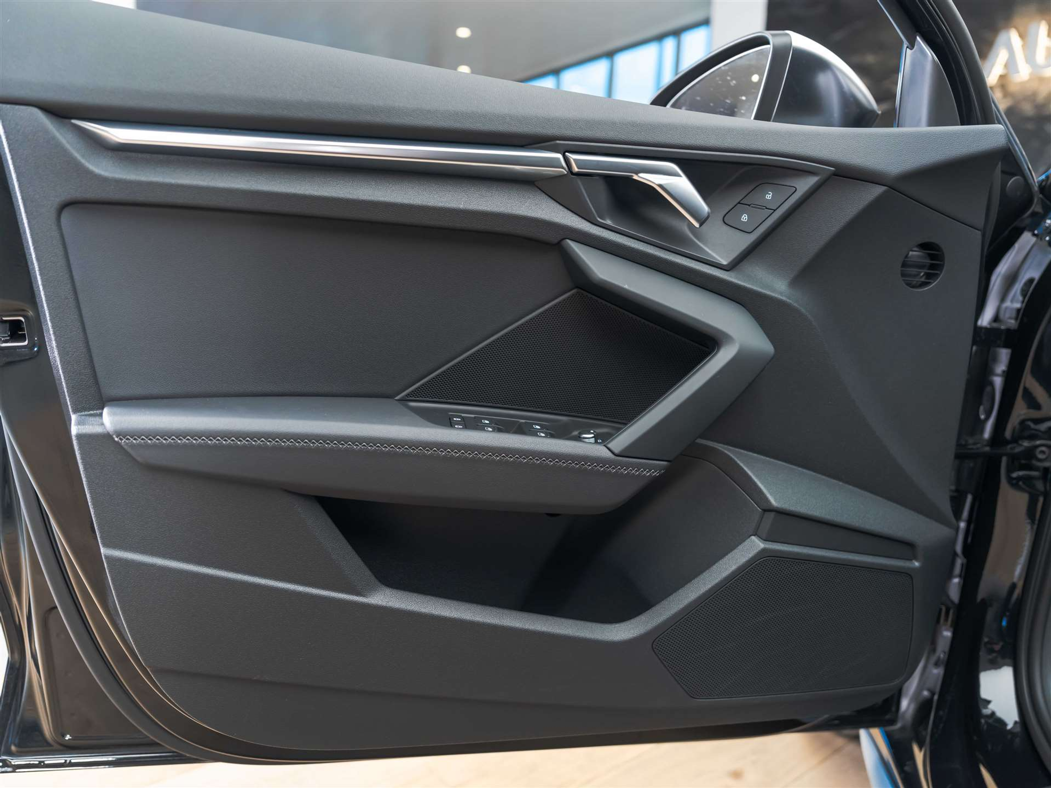 listing desktop thumbnail image 21