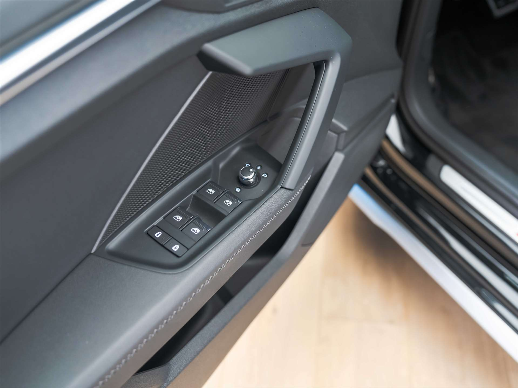 listing desktop thumbnail image 22