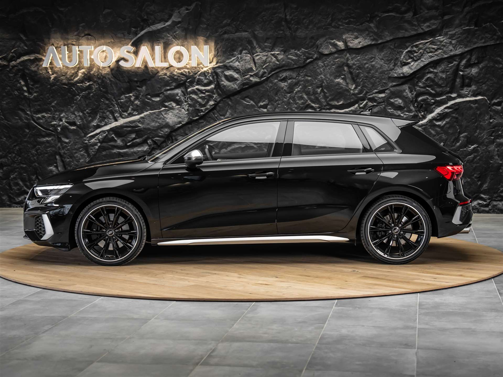 listing desktop thumbnail image 1