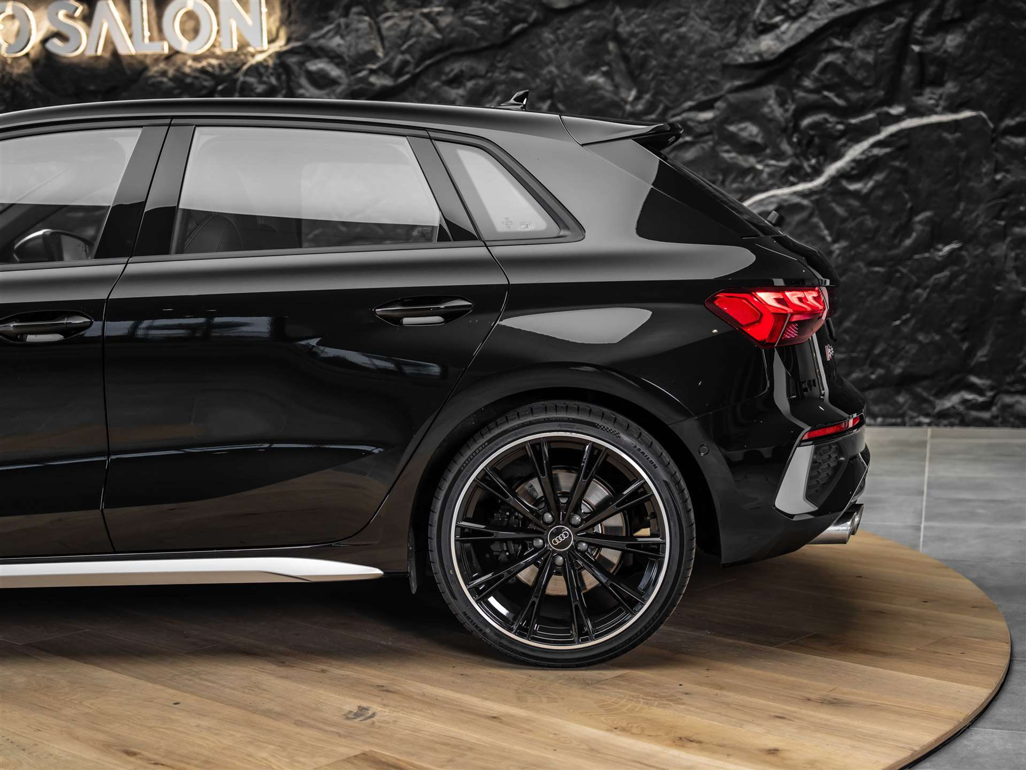 listing desktop thumbnail image 19