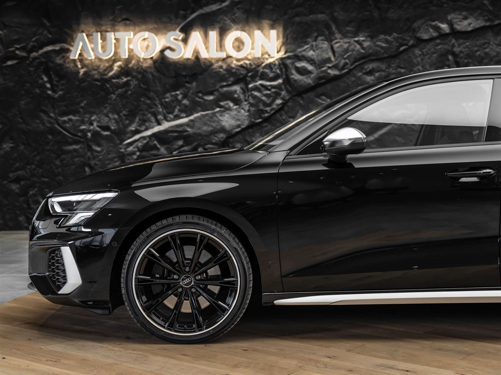 listing desktop thumbnail image 17