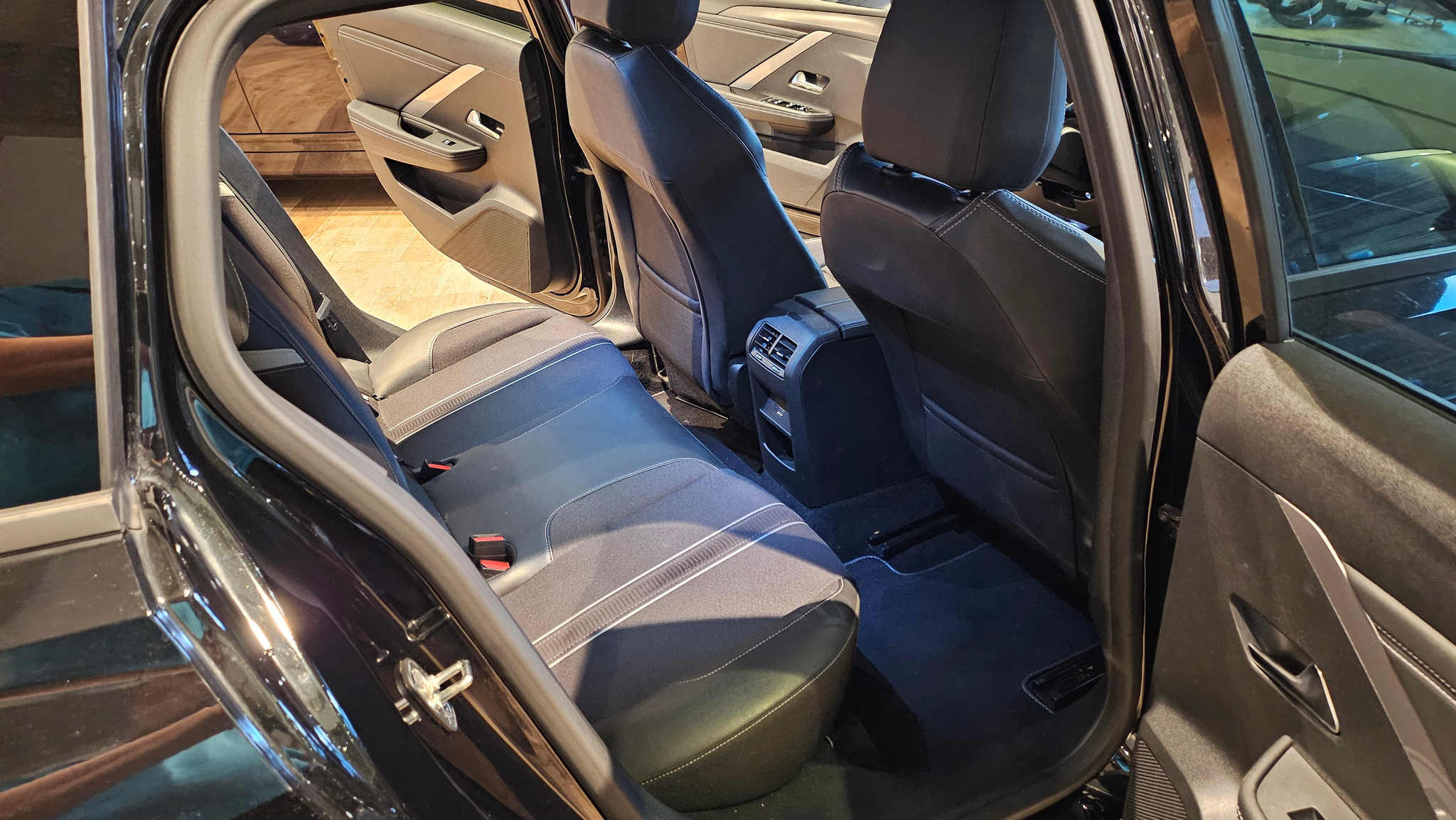 listing desktop thumbnail image 19