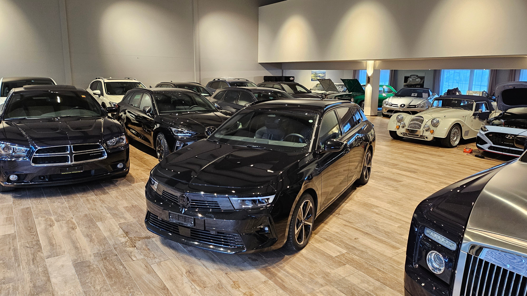 listing desktop thumbnail image 1