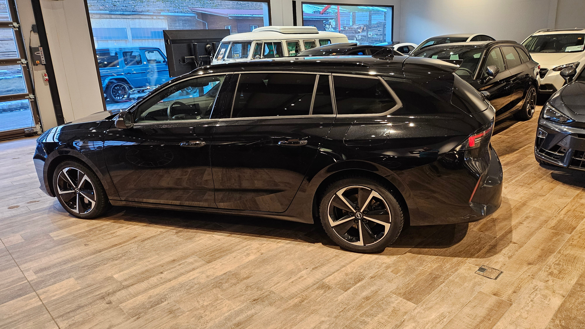 listing desktop thumbnail image 15