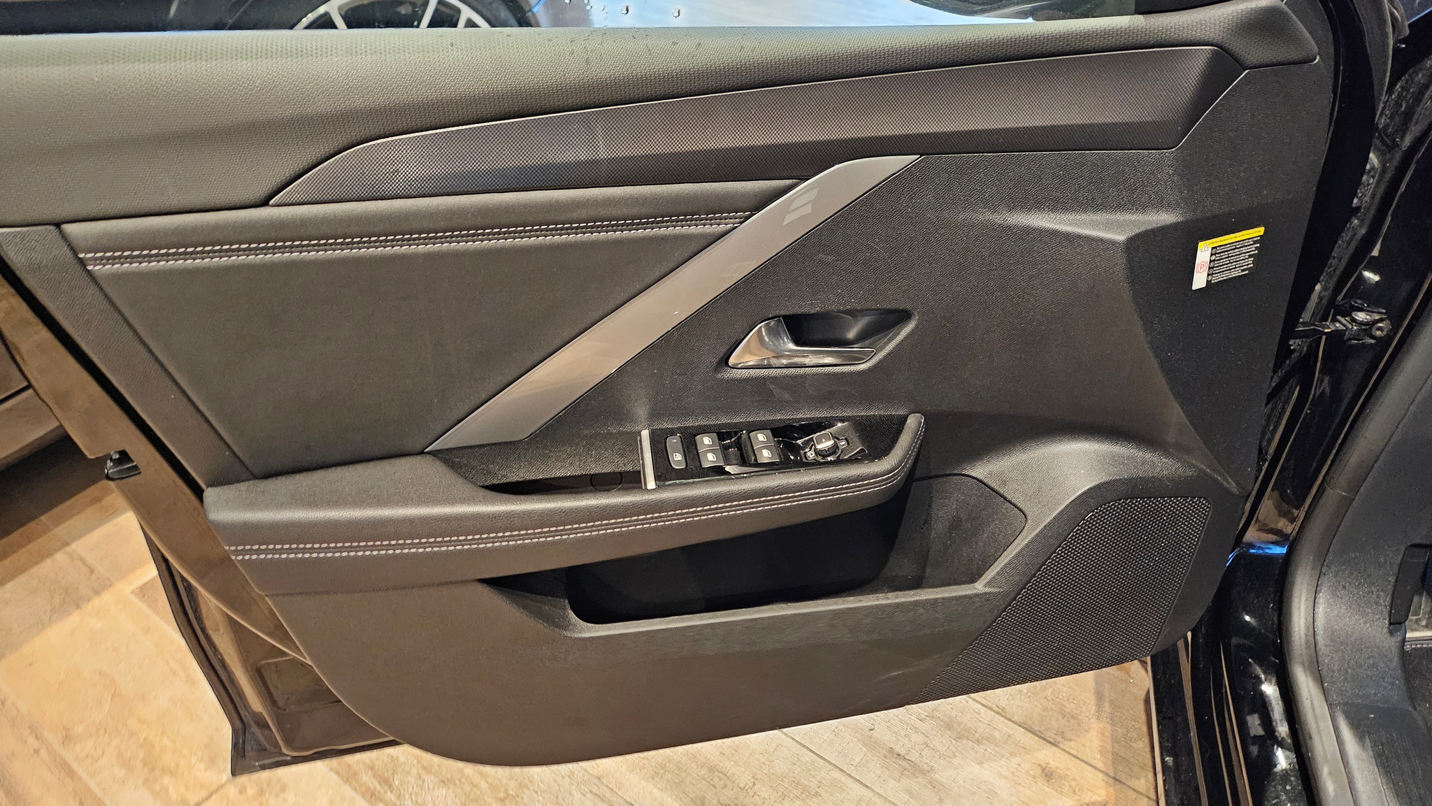 listing desktop thumbnail image 23