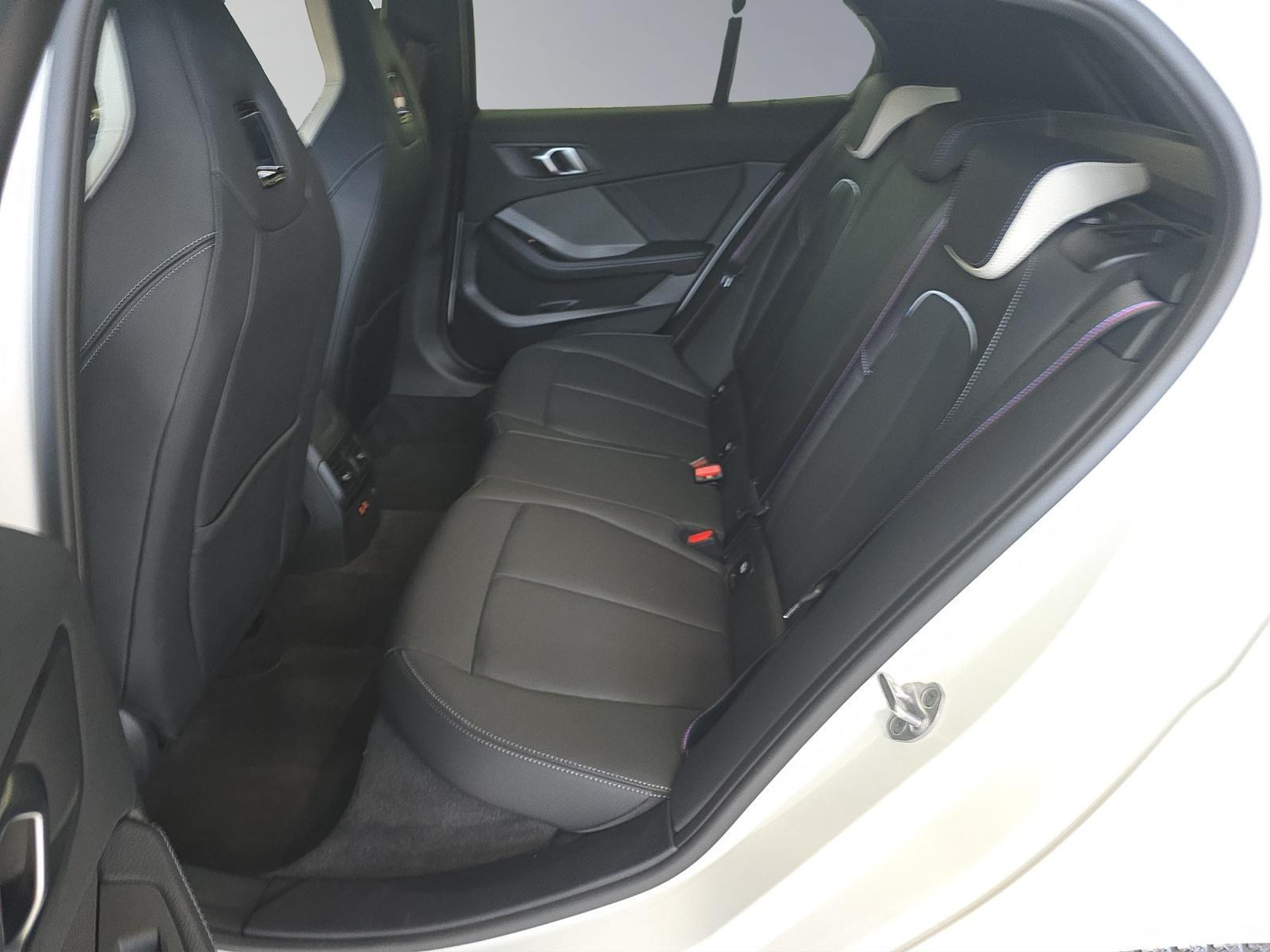 listing desktop thumbnail image 15