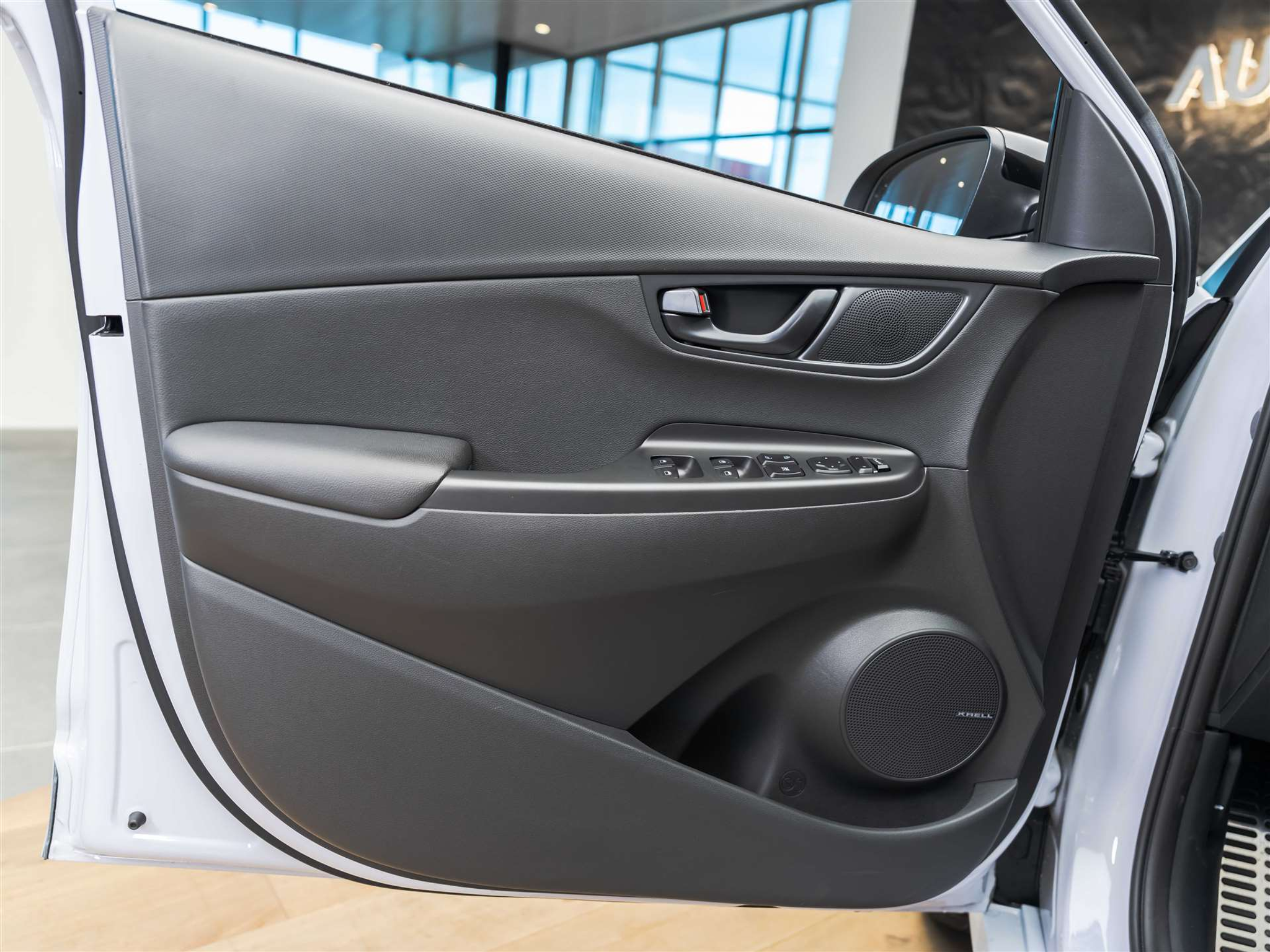 listing desktop thumbnail image 25