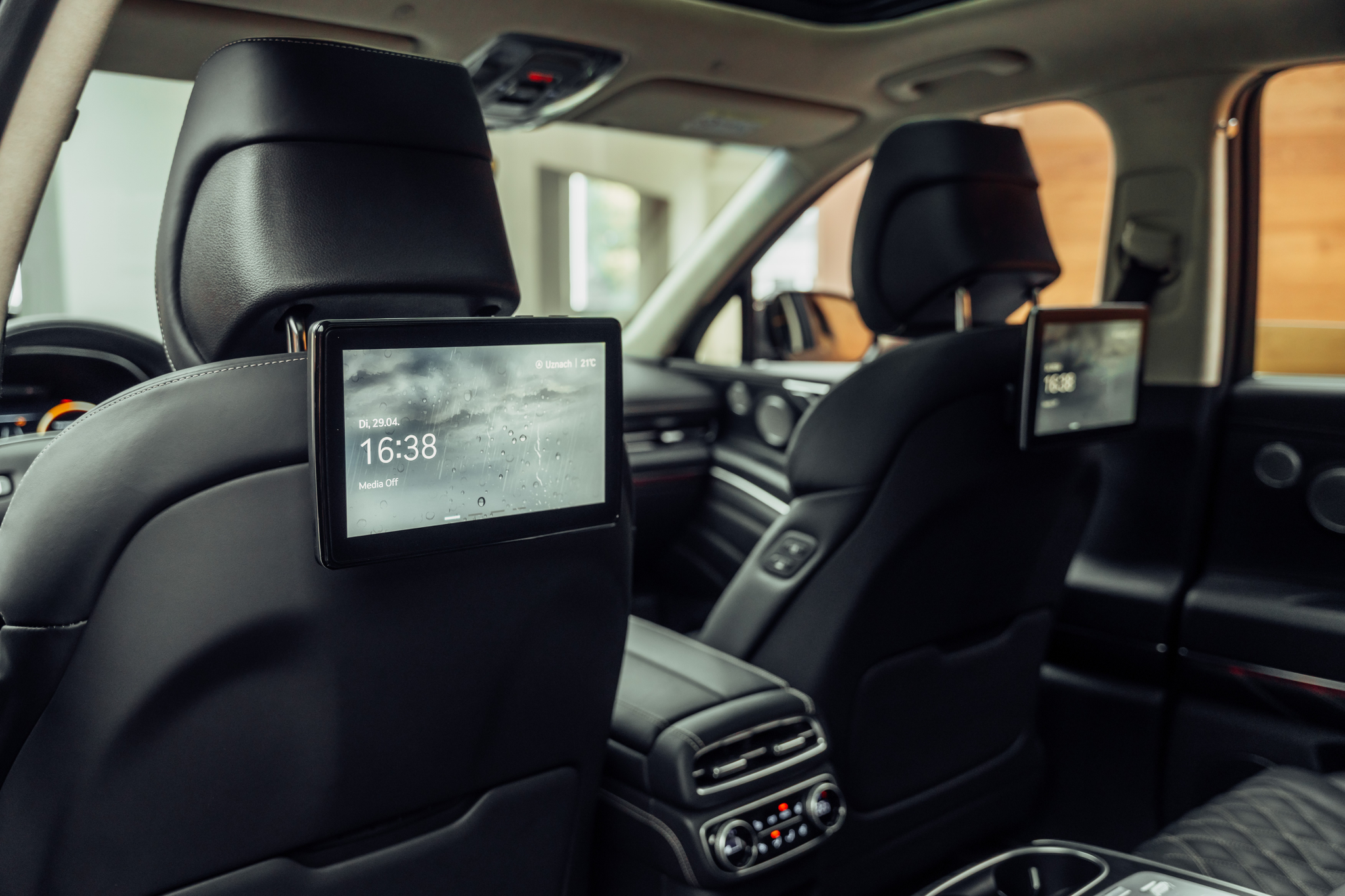 listing desktop thumbnail image 9