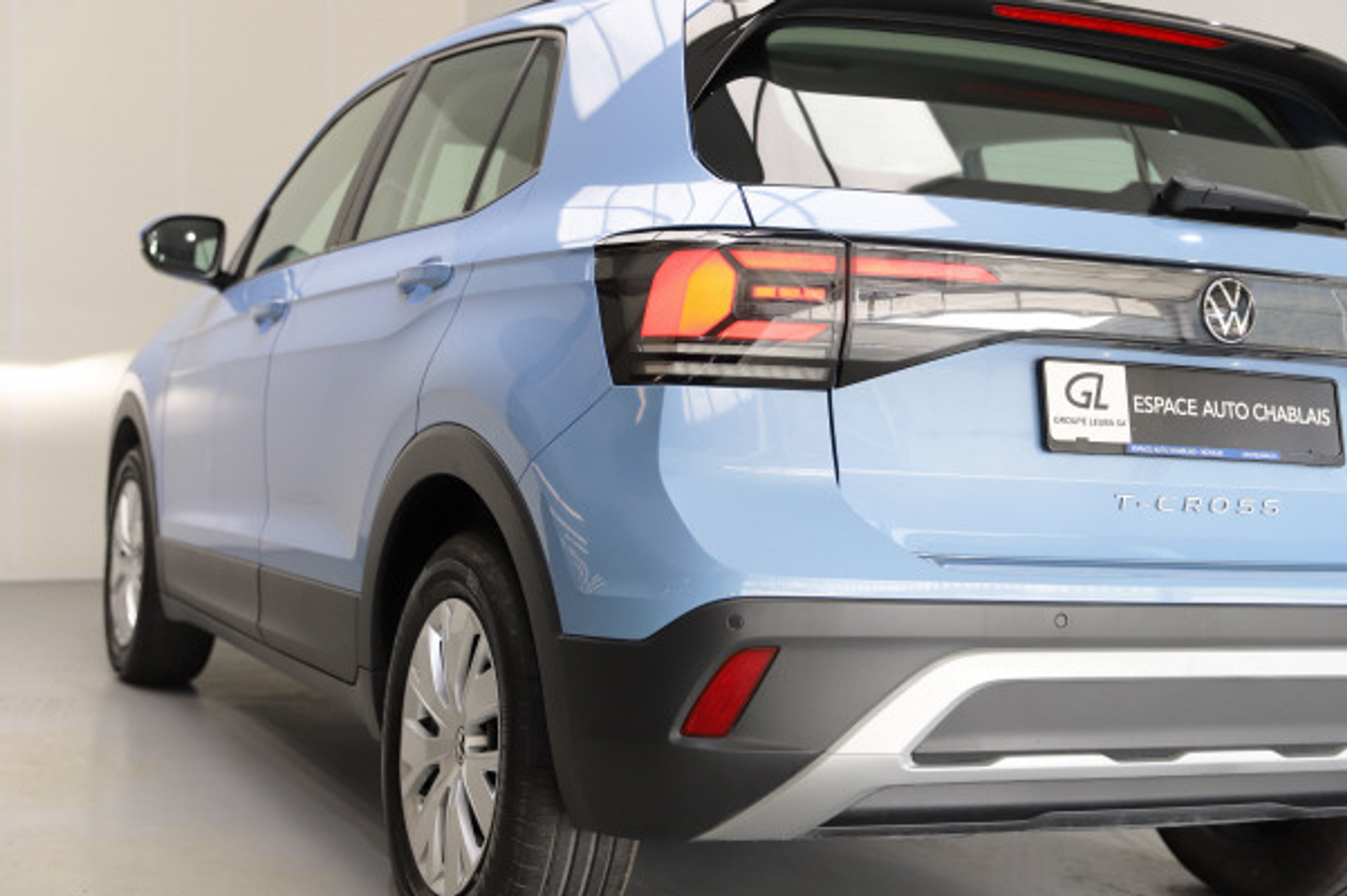 listing desktop thumbnail image 3