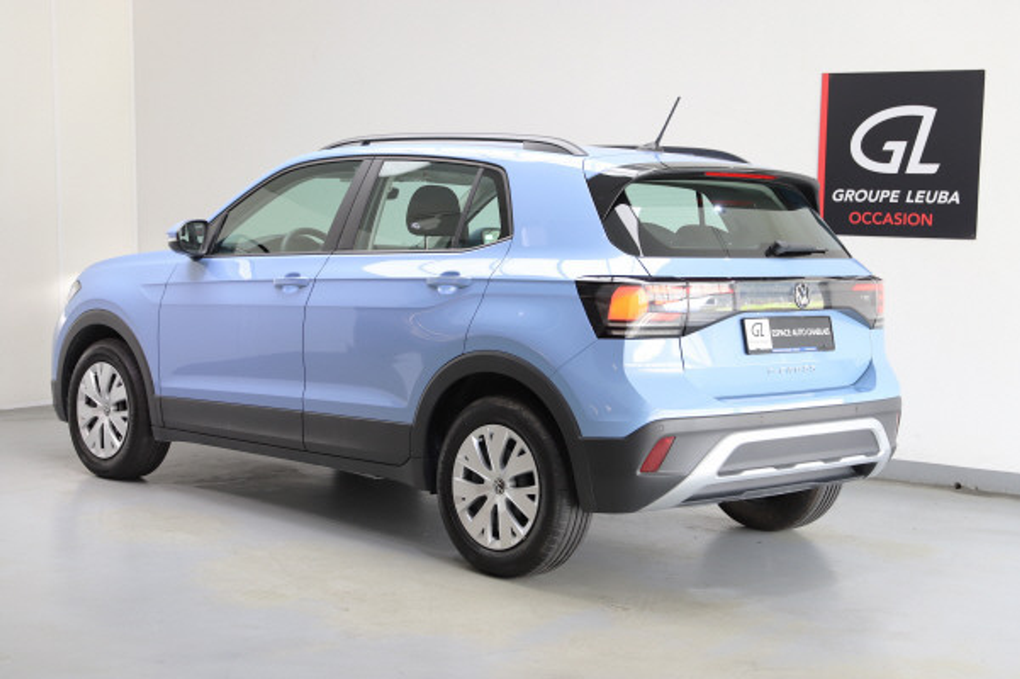 listing desktop thumbnail image 2