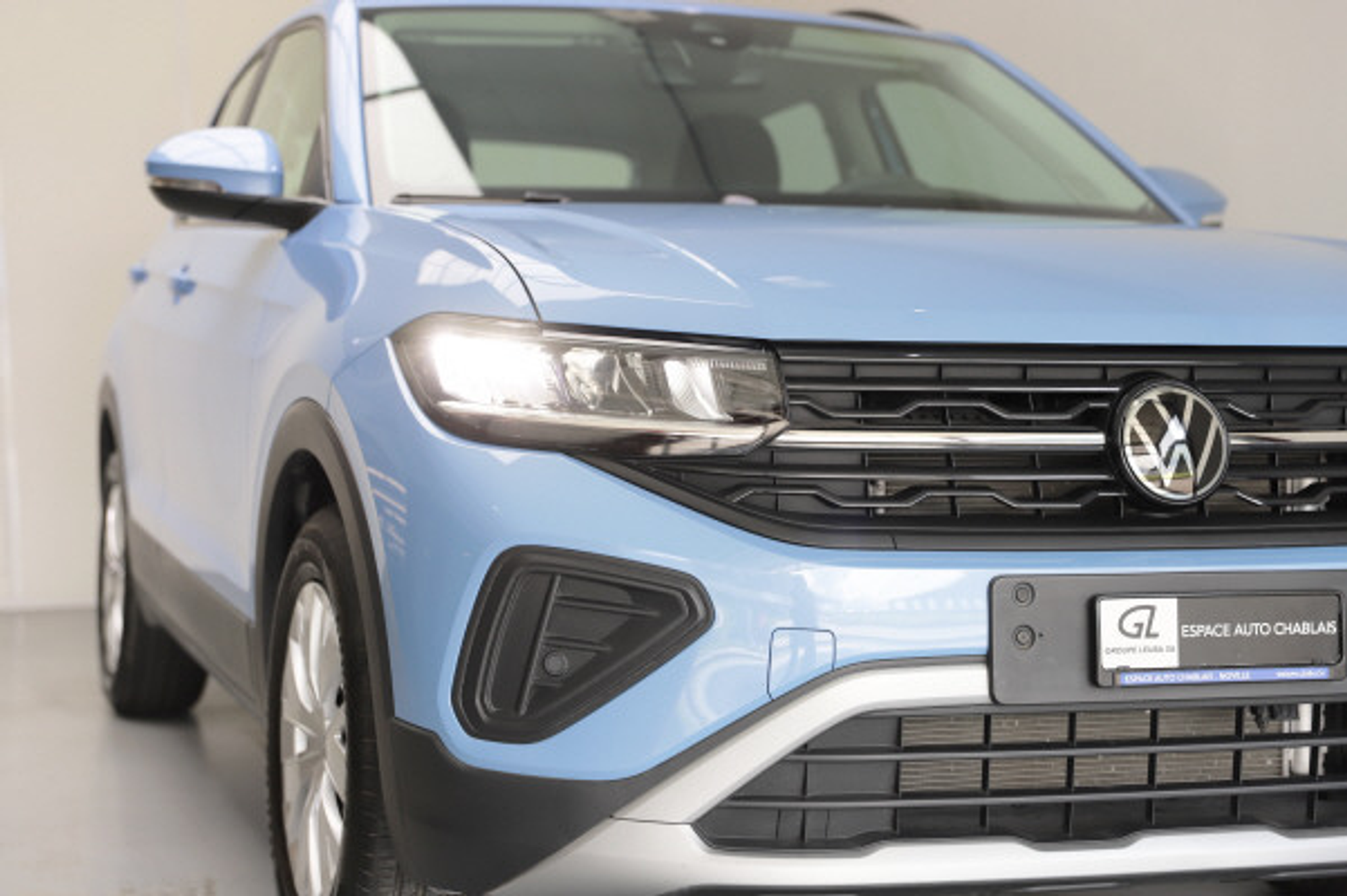 listing desktop thumbnail image 1