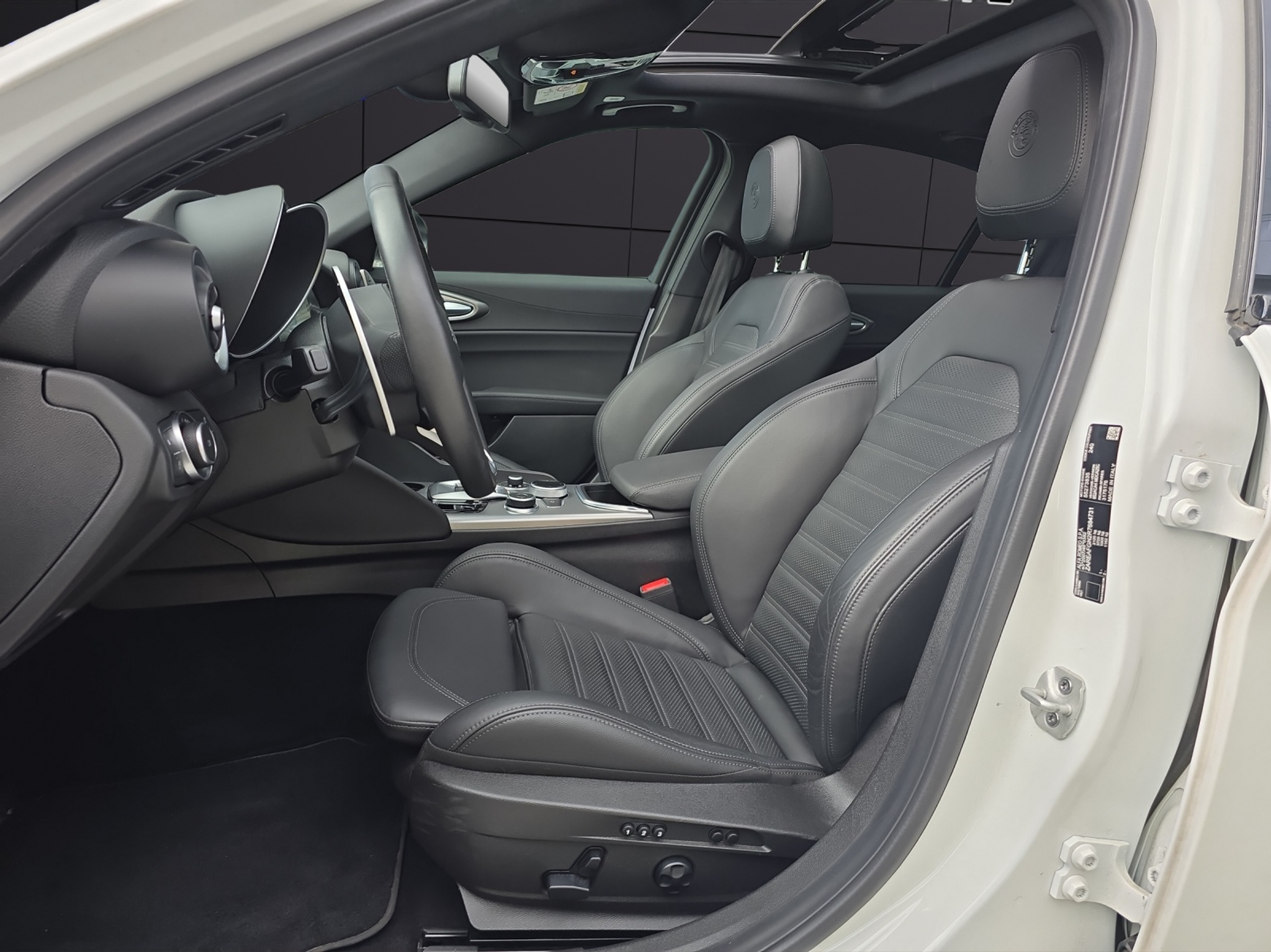 listing desktop thumbnail image 8