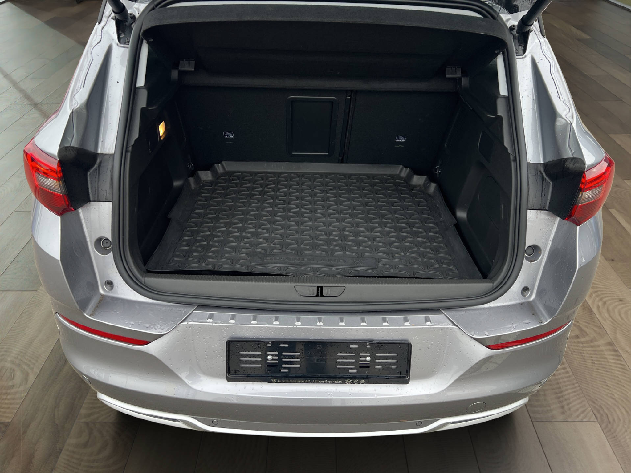 listing desktop thumbnail image 14