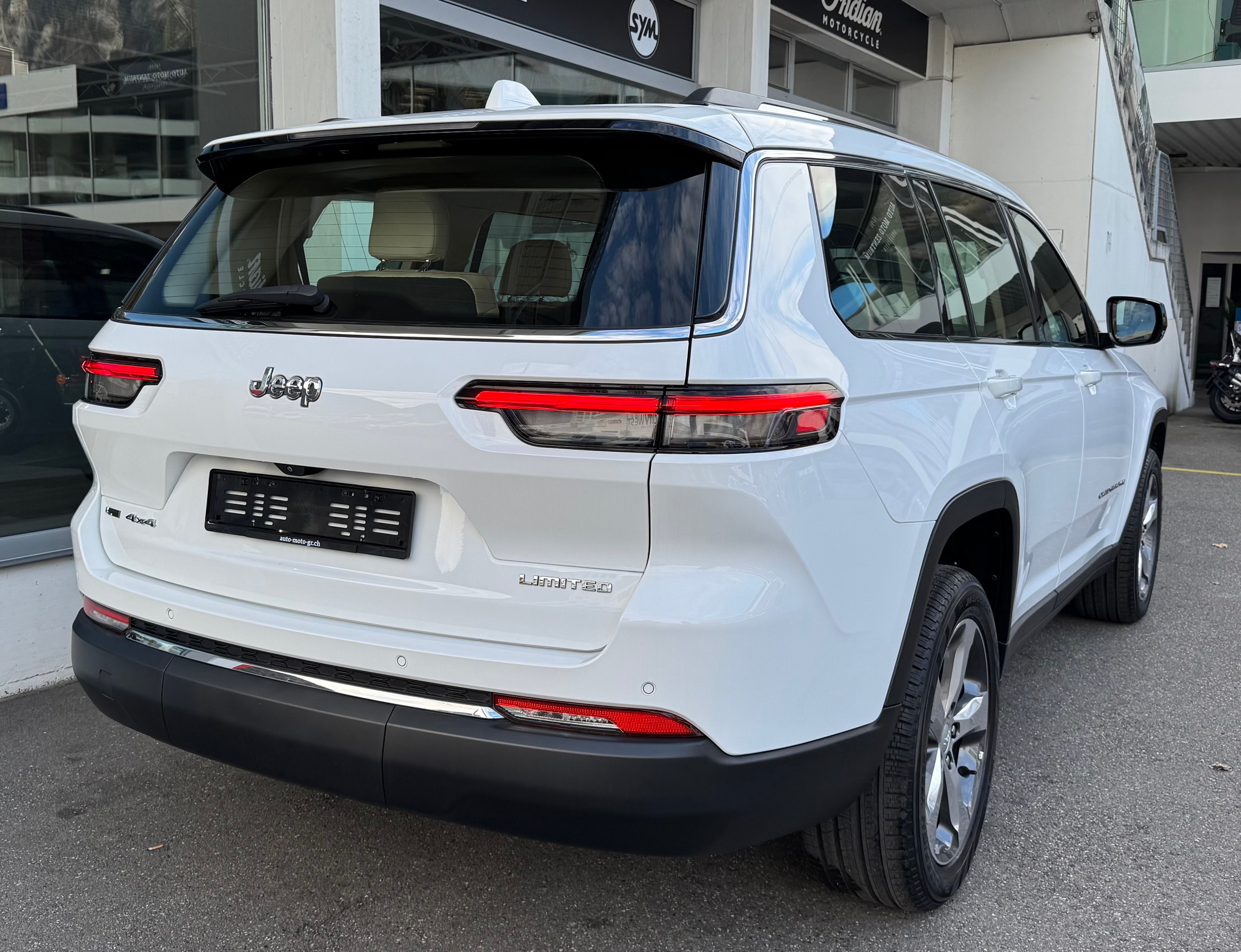 listing desktop thumbnail image 4