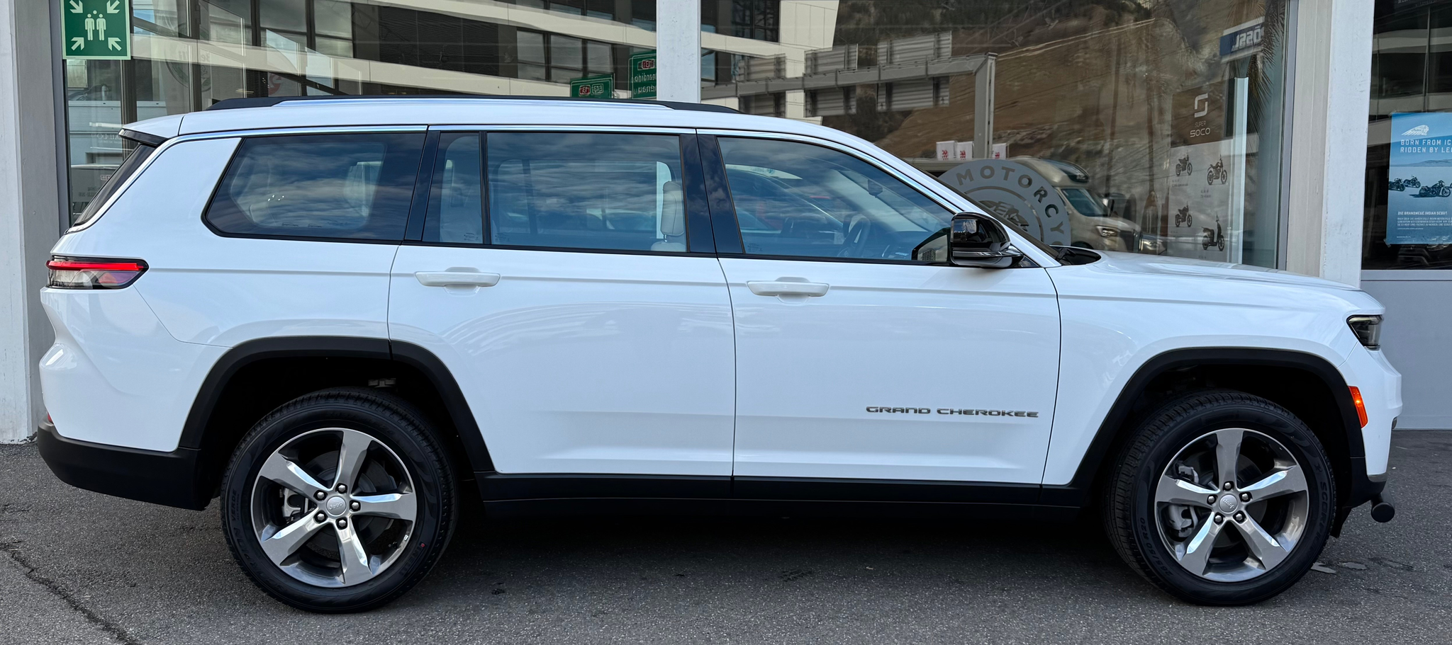 listing desktop thumbnail image 1