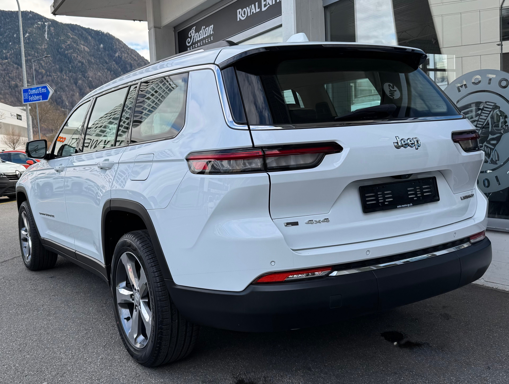 listing desktop thumbnail image 3