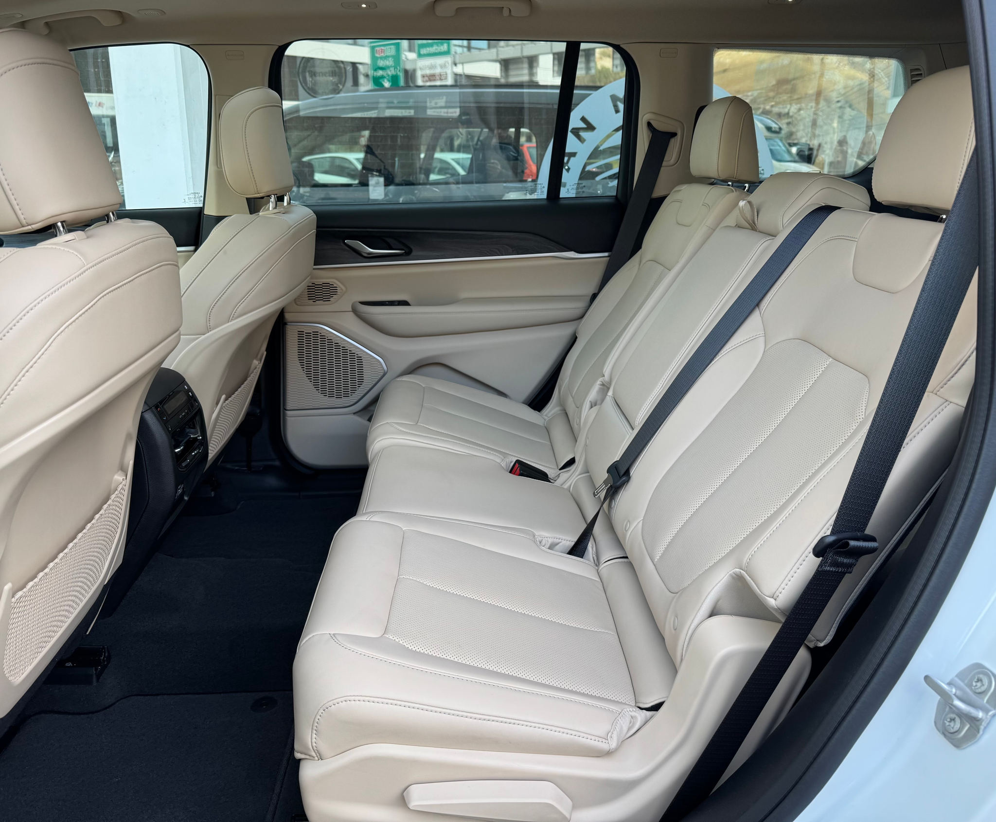 listing desktop thumbnail image 9