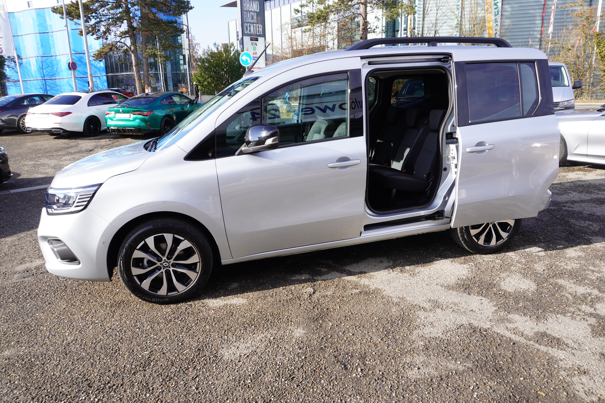 listing desktop thumbnail image 10