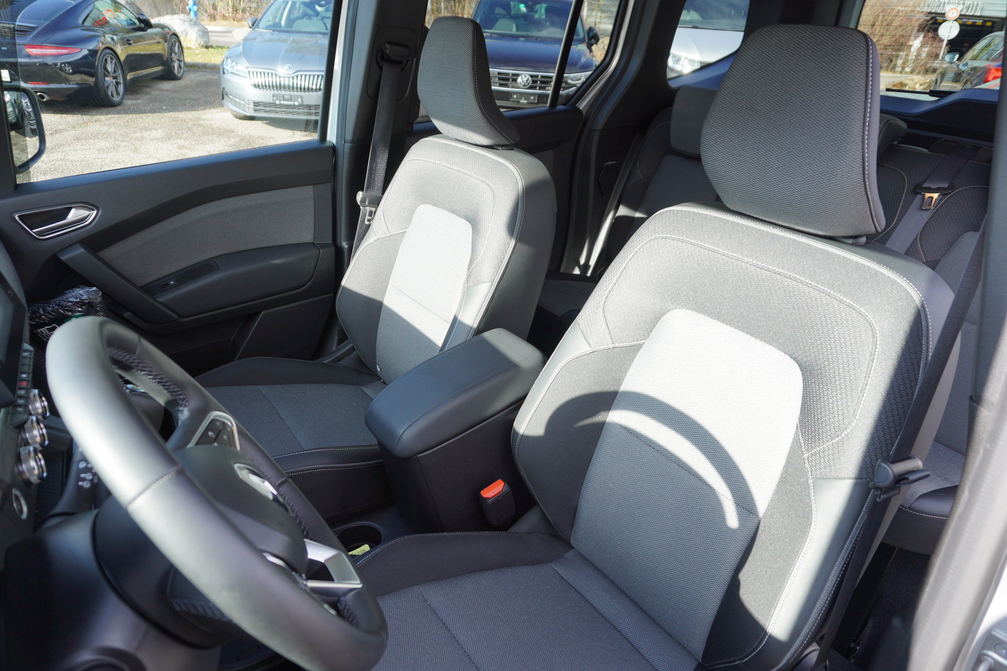 listing desktop thumbnail image 11