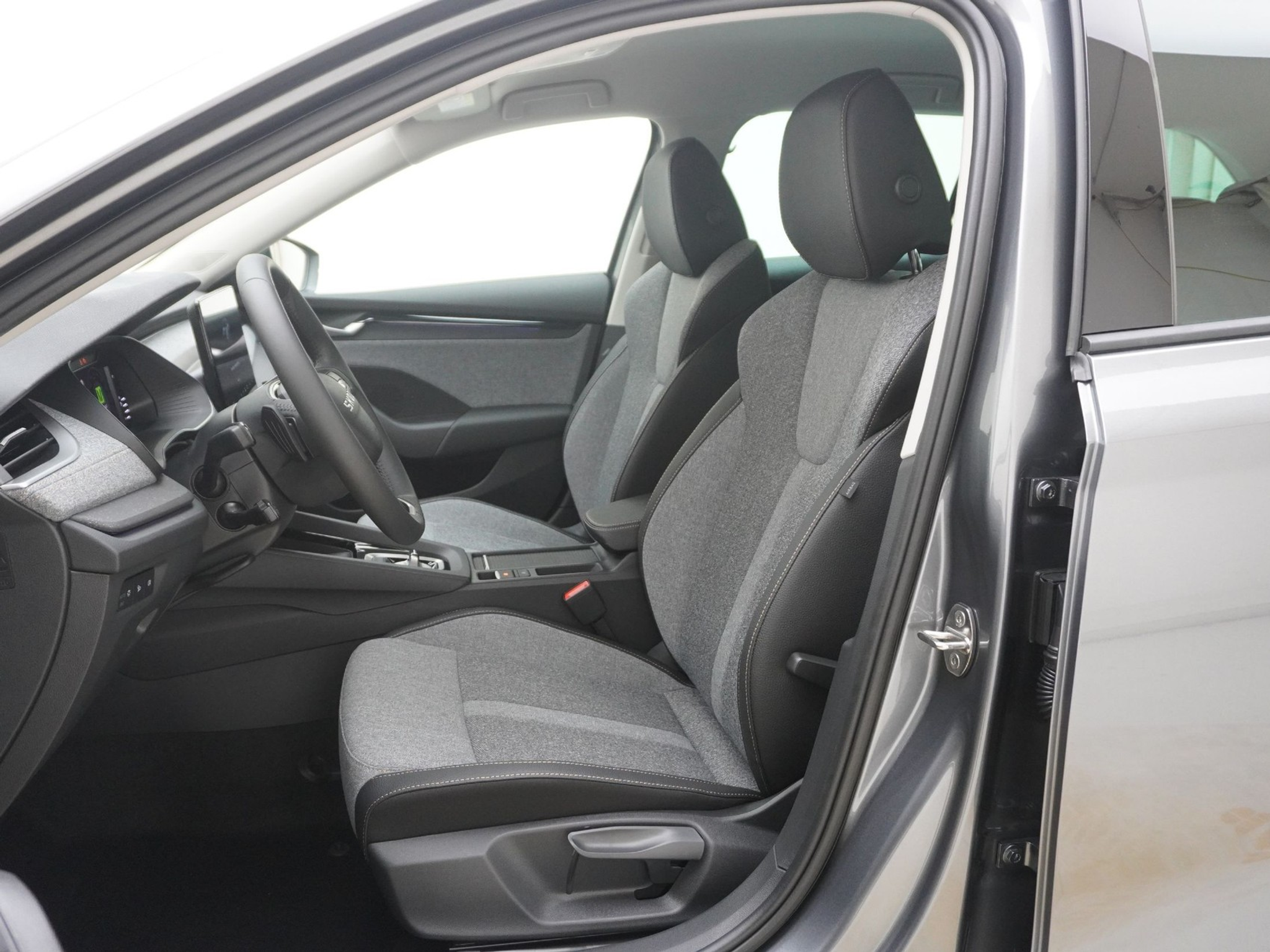 listing desktop thumbnail image 12