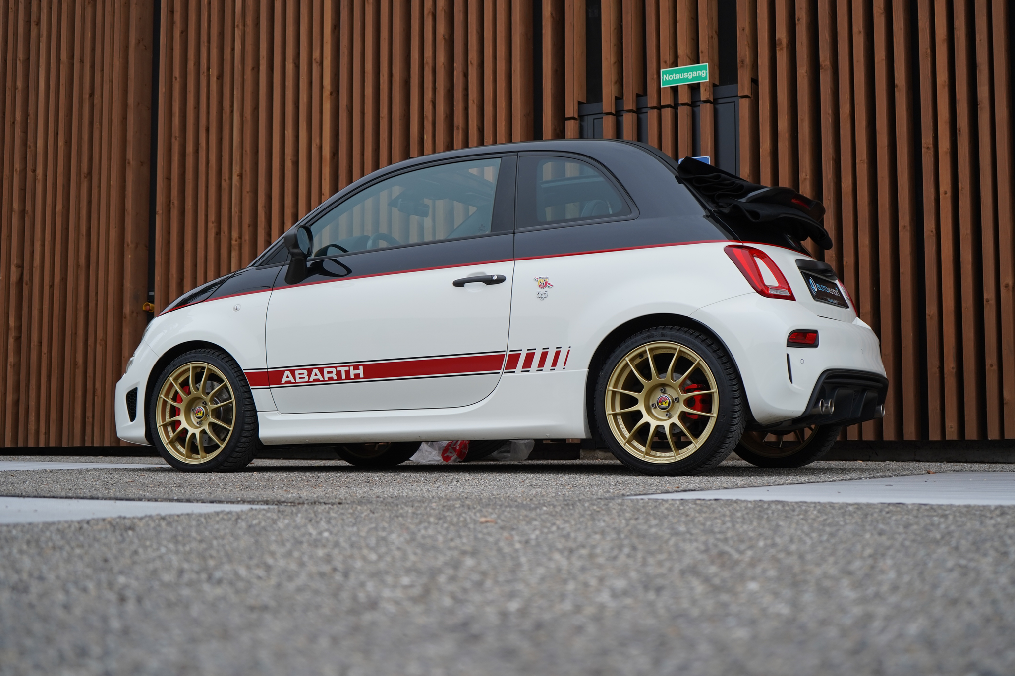 listing desktop thumbnail image 11