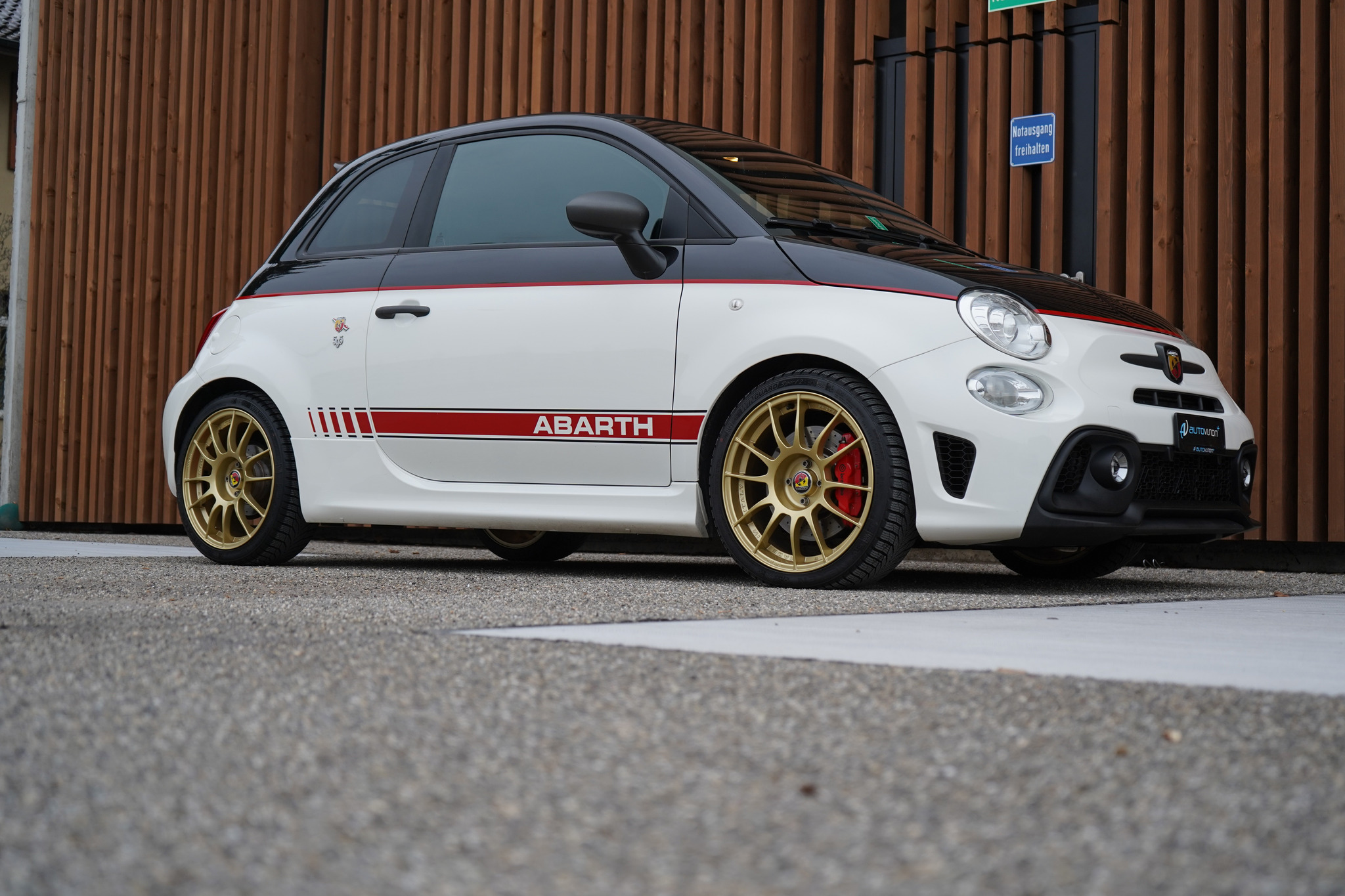 listing desktop thumbnail image 9