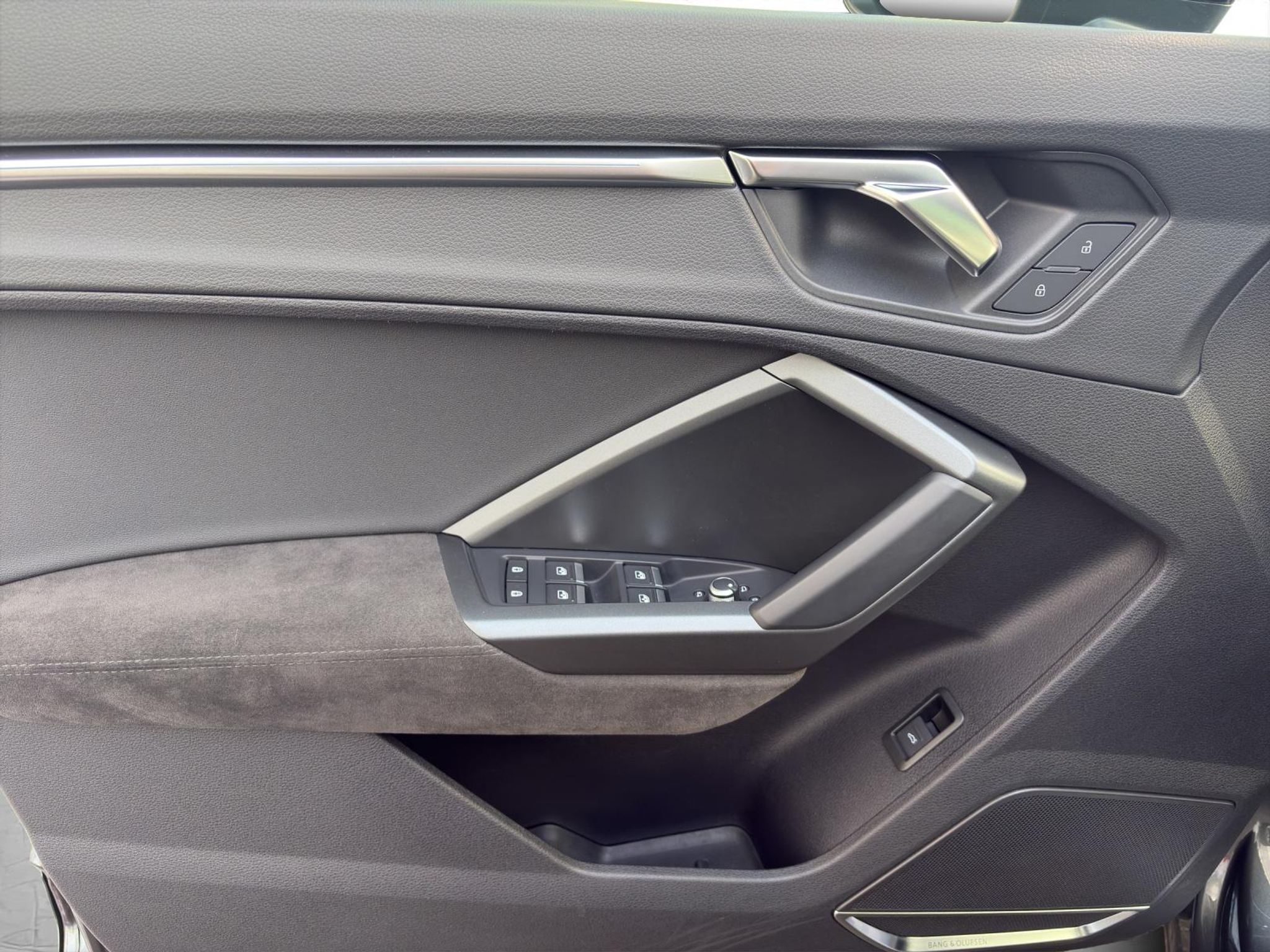 listing desktop thumbnail image 21