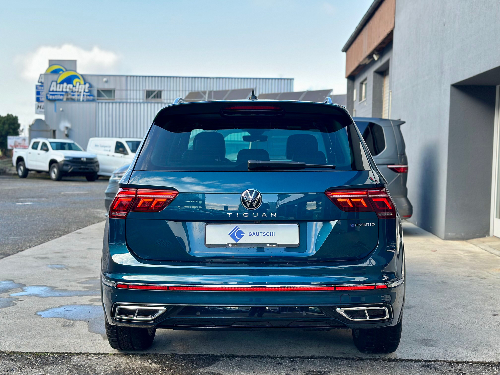 listing desktop thumbnail image 3