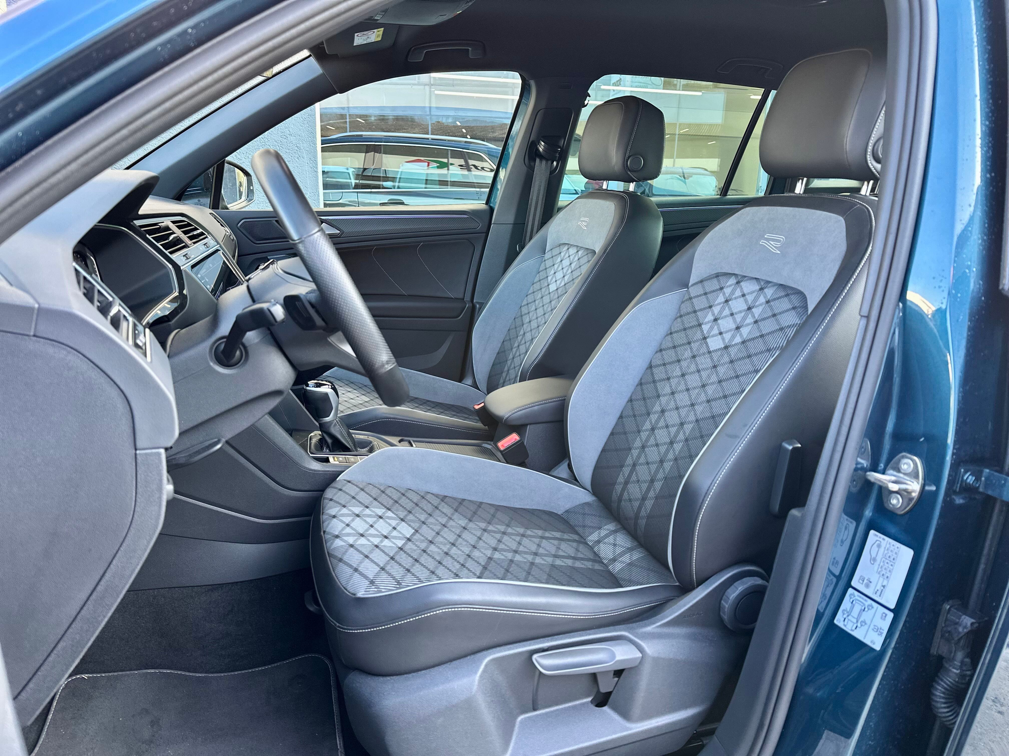 listing desktop thumbnail image 4