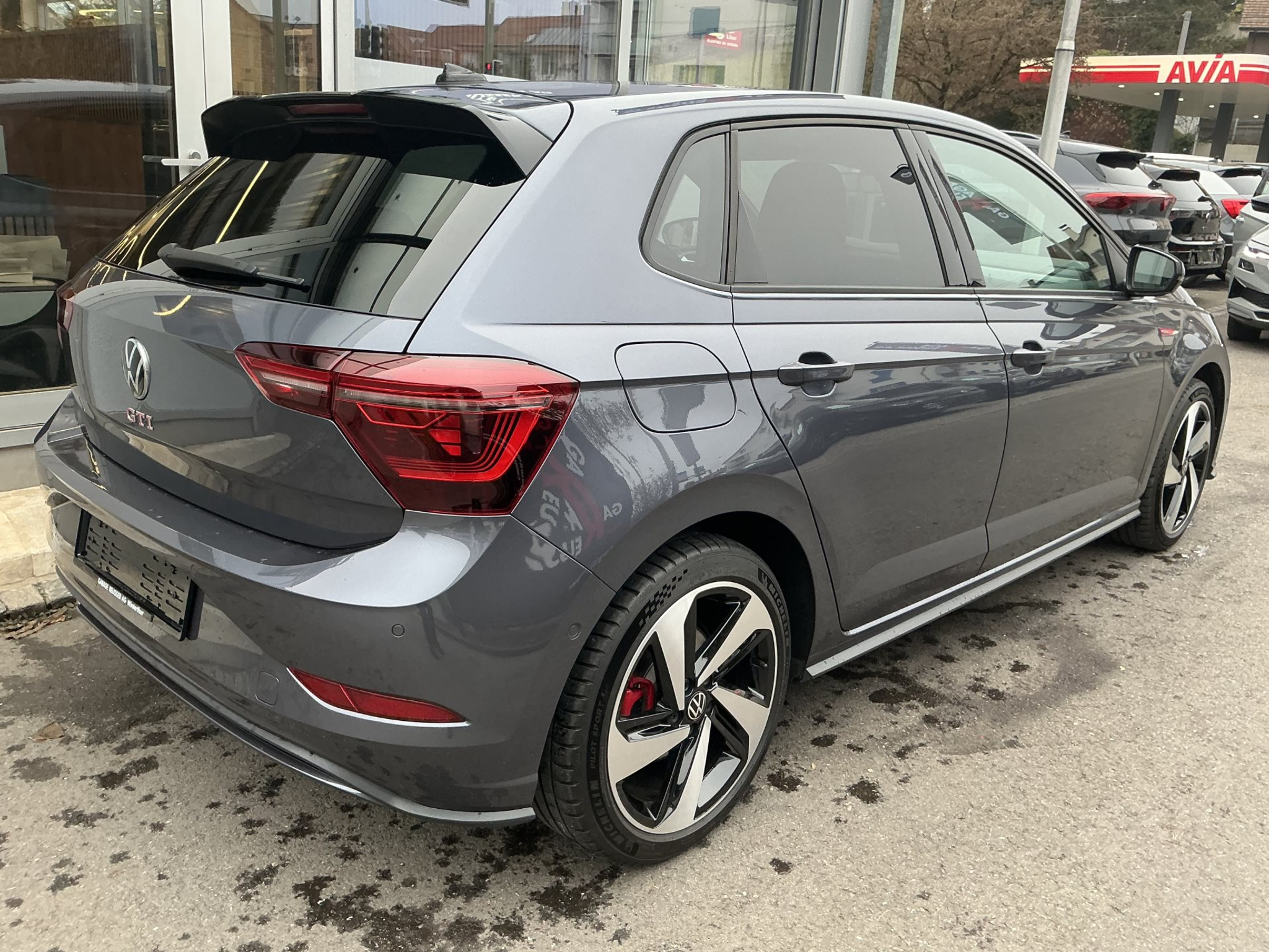 listing desktop thumbnail image 3