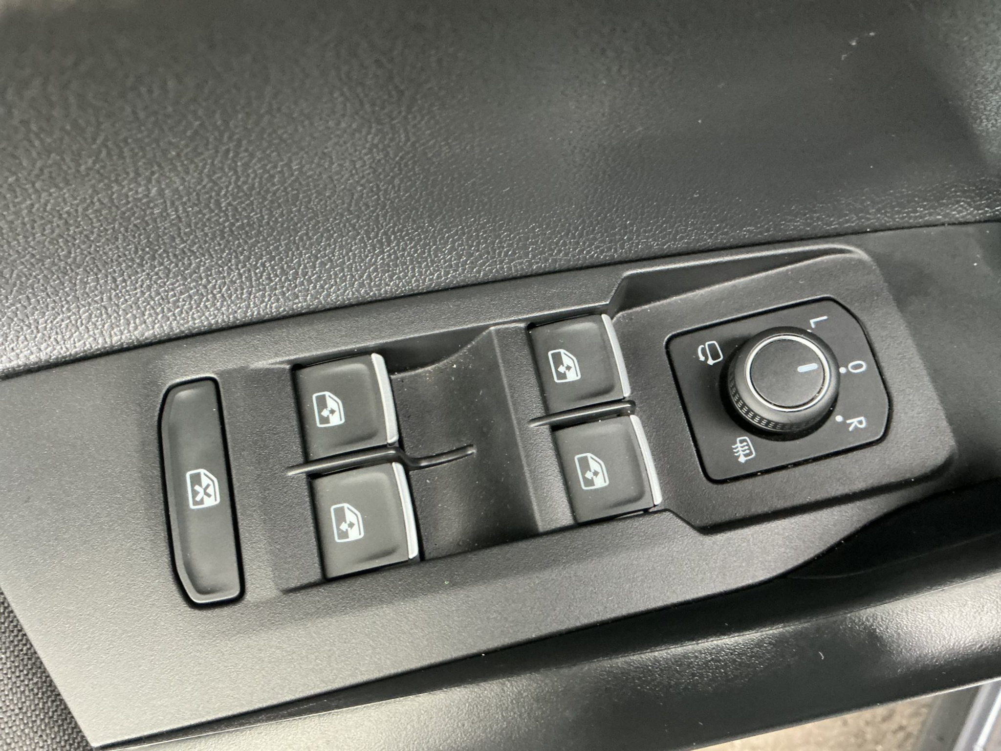 listing desktop thumbnail image 23