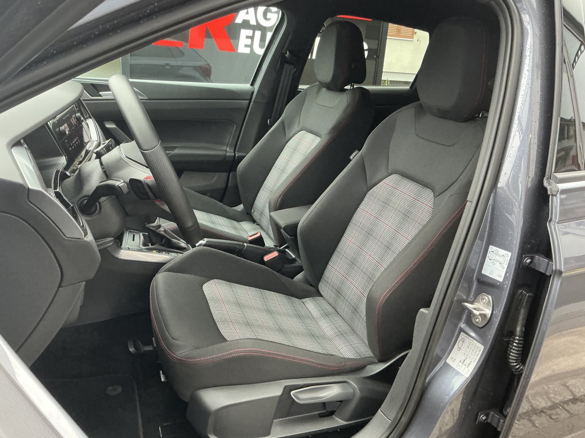 listing desktop thumbnail image 7