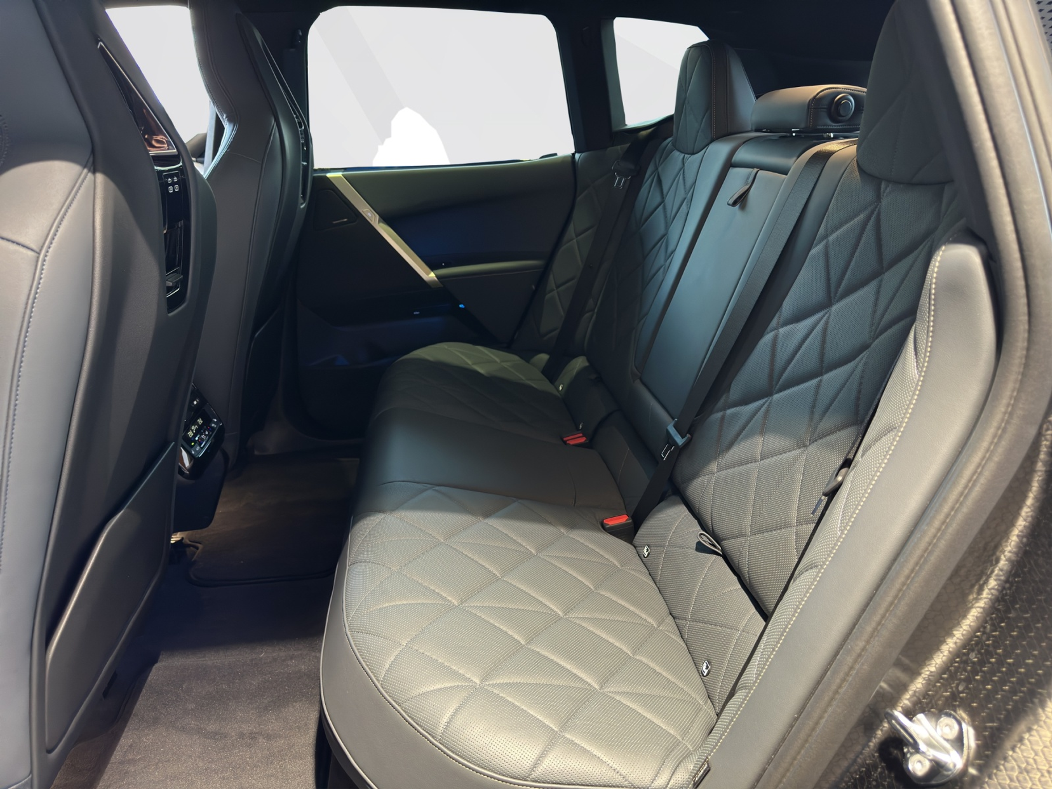 listing desktop thumbnail image 11