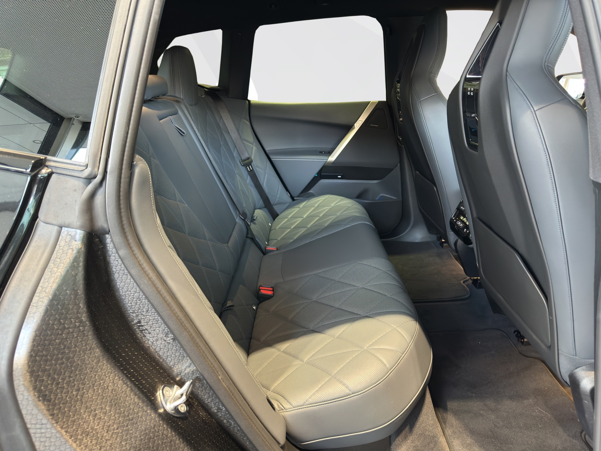 listing desktop thumbnail image 12