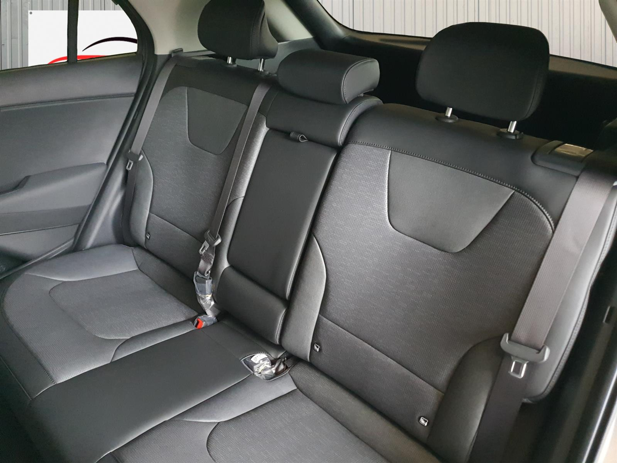 listing desktop thumbnail image 5